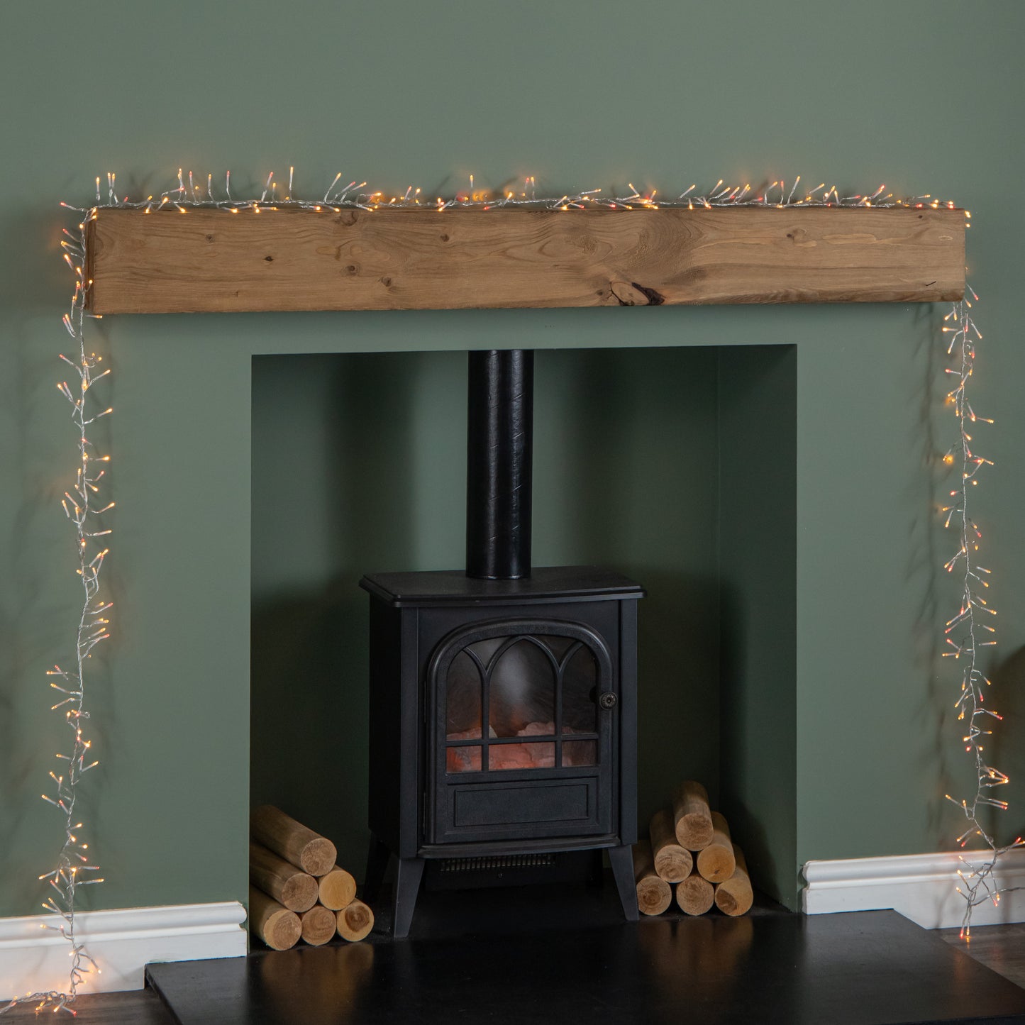 9.3m 720 LED Christmas Cluster String Lights with Timer in Vintage Gold & Red on Clear Cable