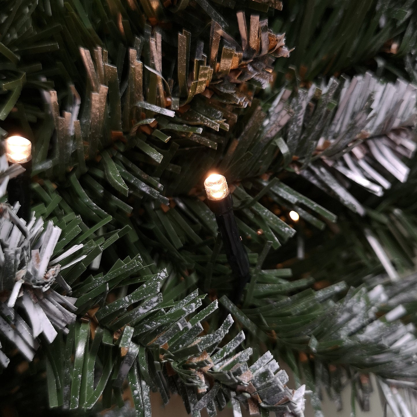 60cm Snow Tipped Christmas Wreath with 50 Warm White LEDs and 160 Bullet Tips 