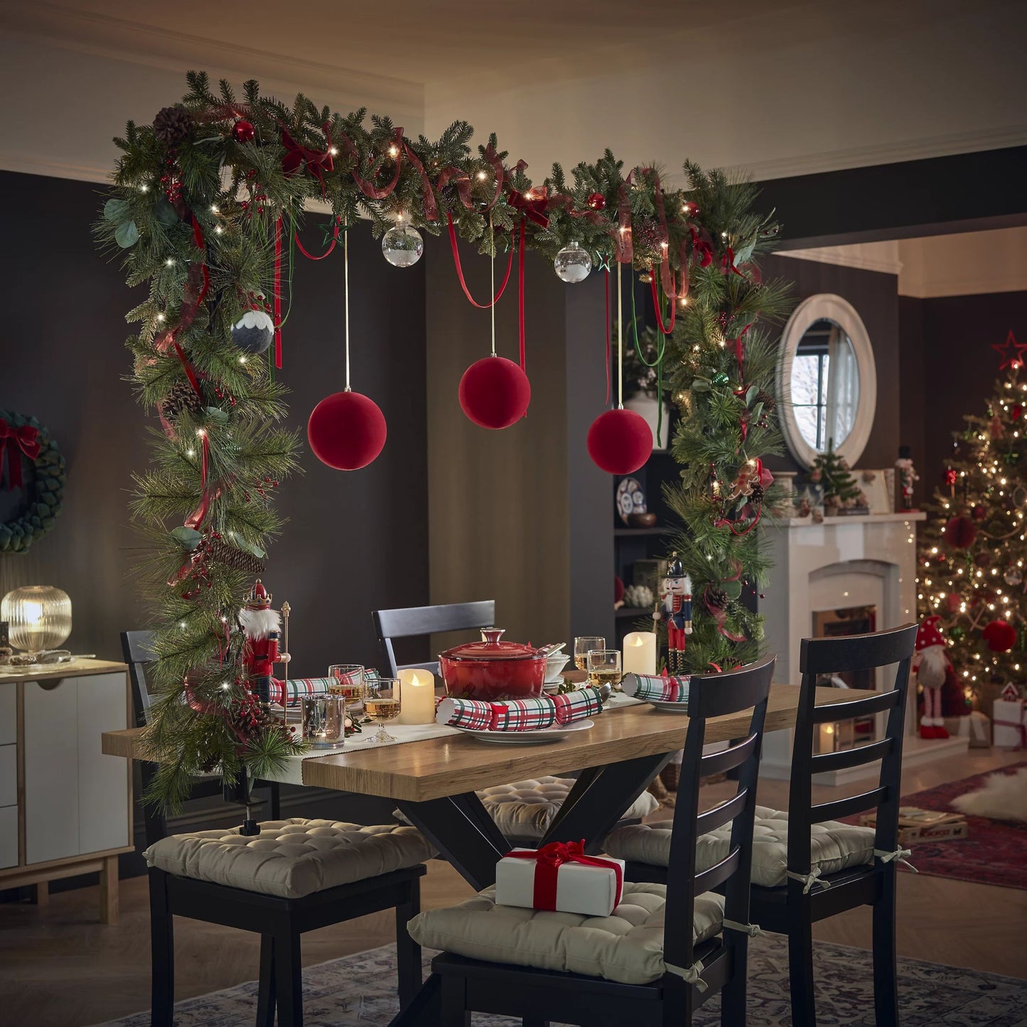 1.95m Black Metal Extendable Christmas Table Display Pole with Adjustable Sizes