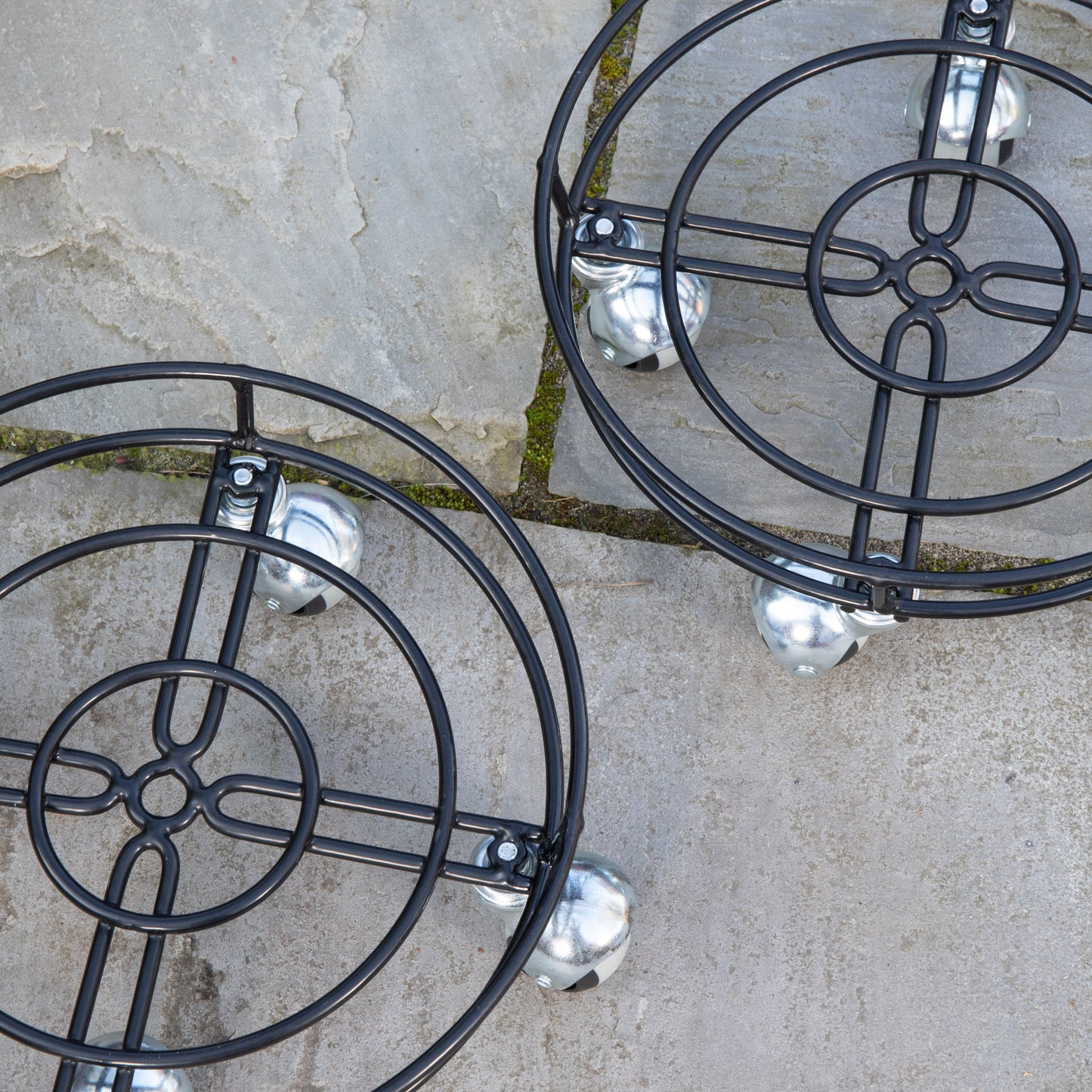 Pack of 2 Tom Chambers Handcrafted Heavy Duty Round Black Metal Garden Patio Plant Flower Pot Stand Caddy Trolley Dolly on Strong Metal Castor Wheels 32cm