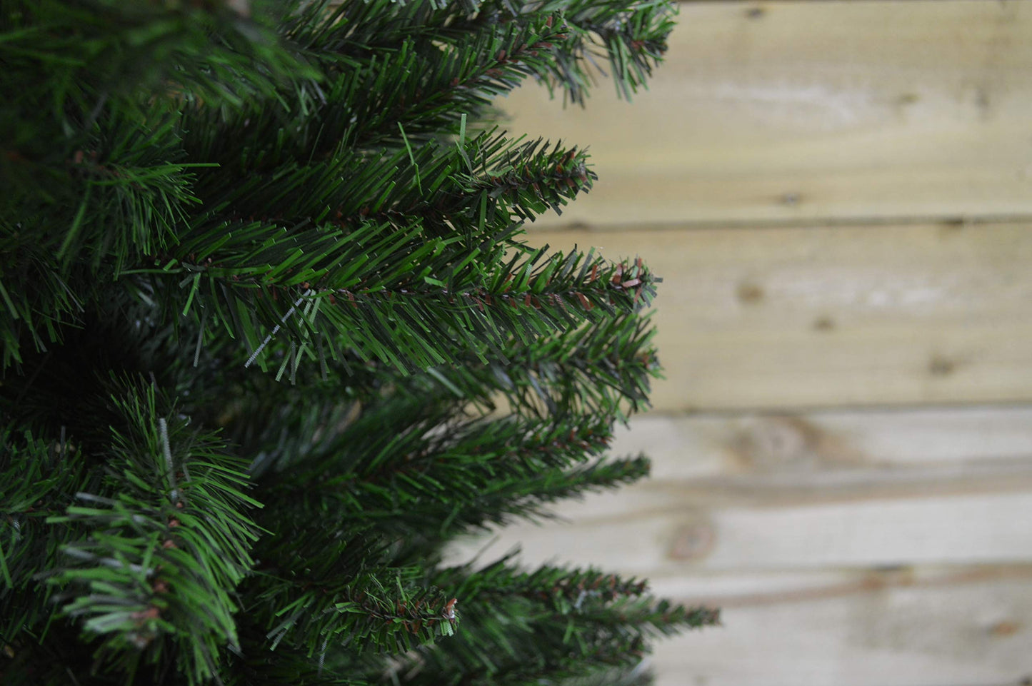 Factory Seconds: 4ft (1.2m) Pencil Style Slim Artificial Christmas Tree in Green