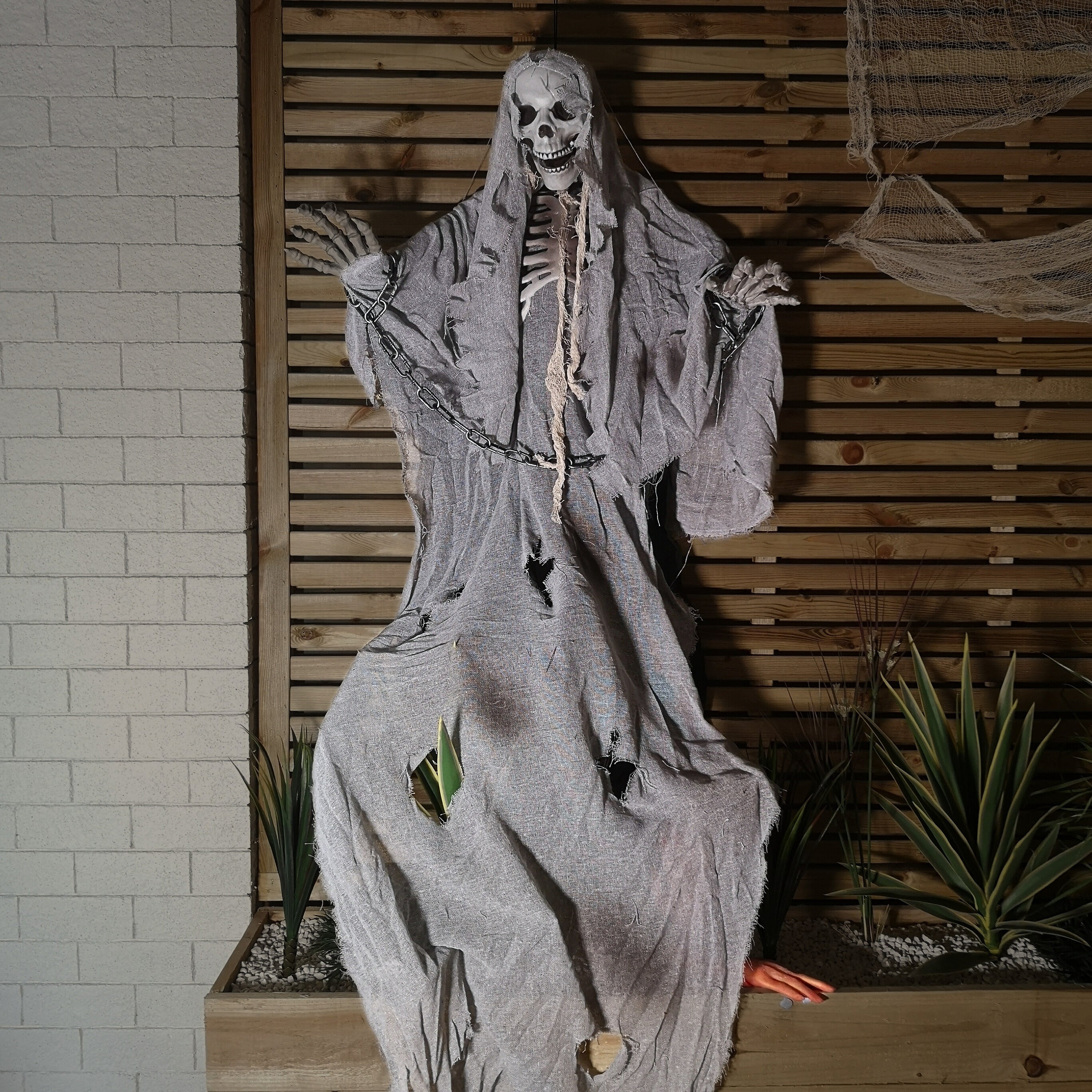 2m (6.5ft) Grey Hanging Halloween Skeleton Ghost Decoration with Chains