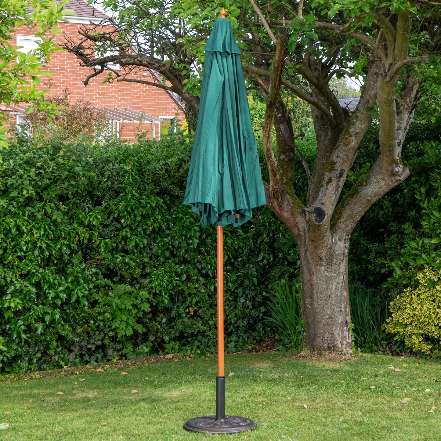 2.7m Outdoor Wooden Garden Parasol Sun Shade with Carry Bag in Green with 9kg Base Included