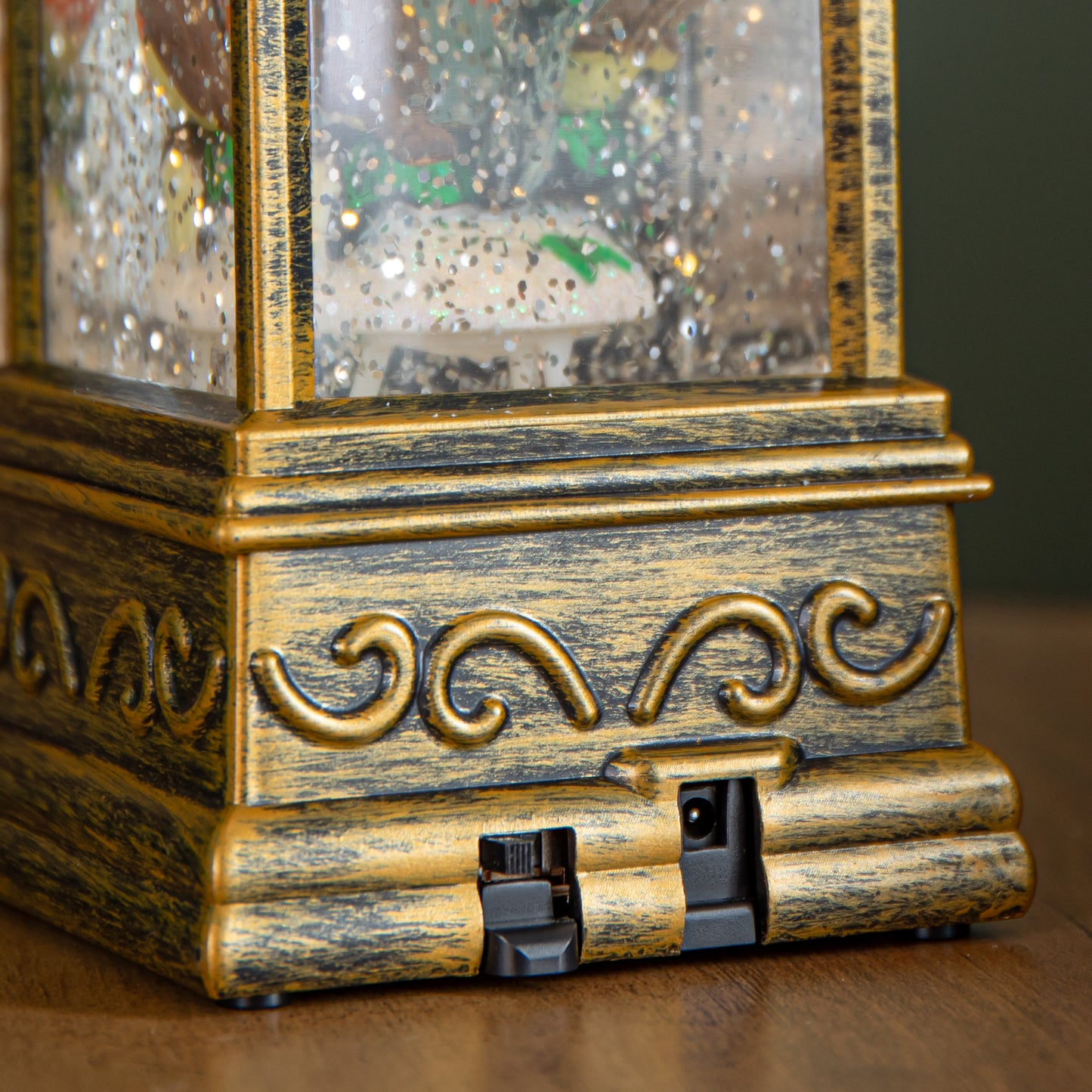 21cm Battery Operated Christmas Robin Scene Glitter Water Spinner Lantern Decoration