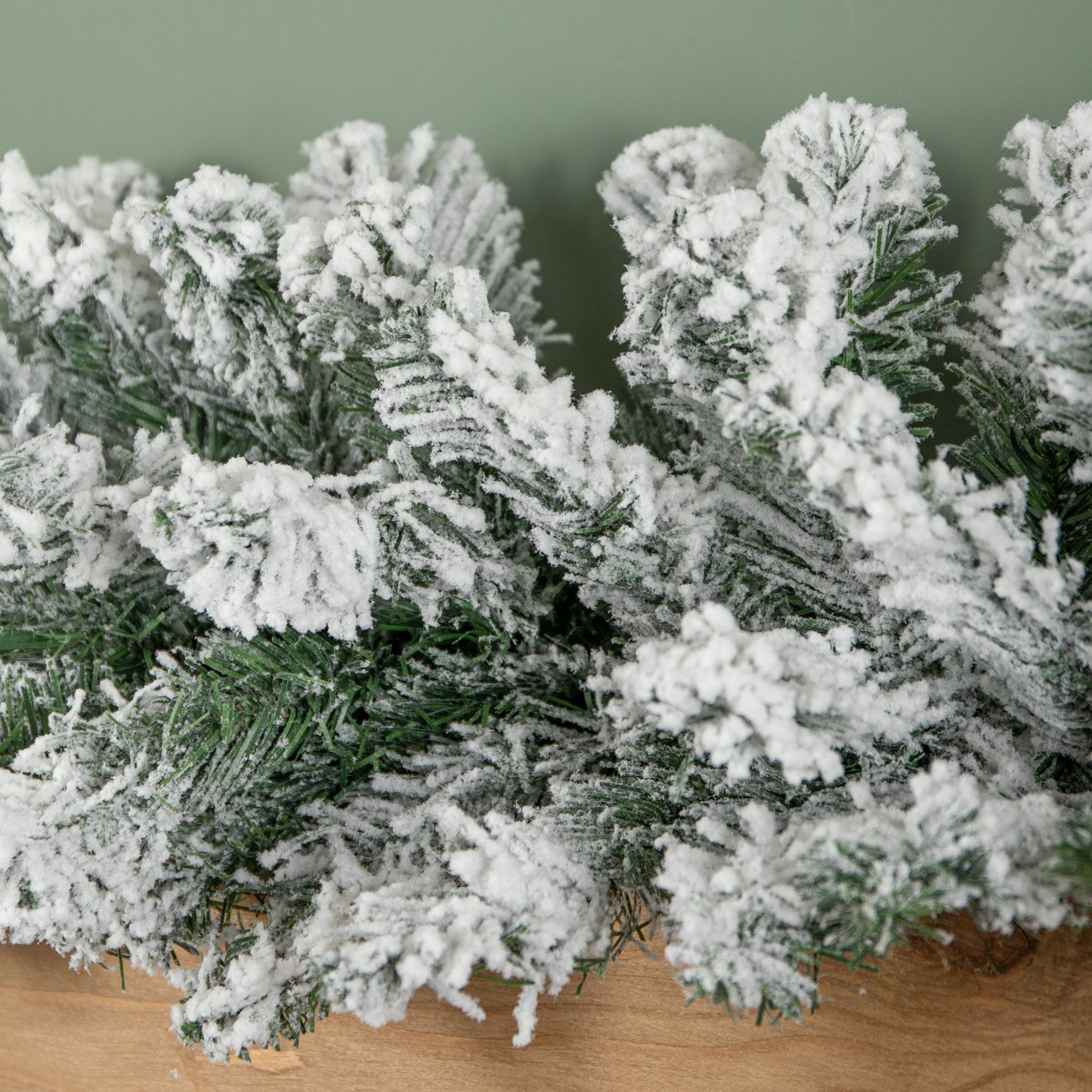 2.7m (9ft) Luxury Imperial Green Snowflocked Christmas Garland