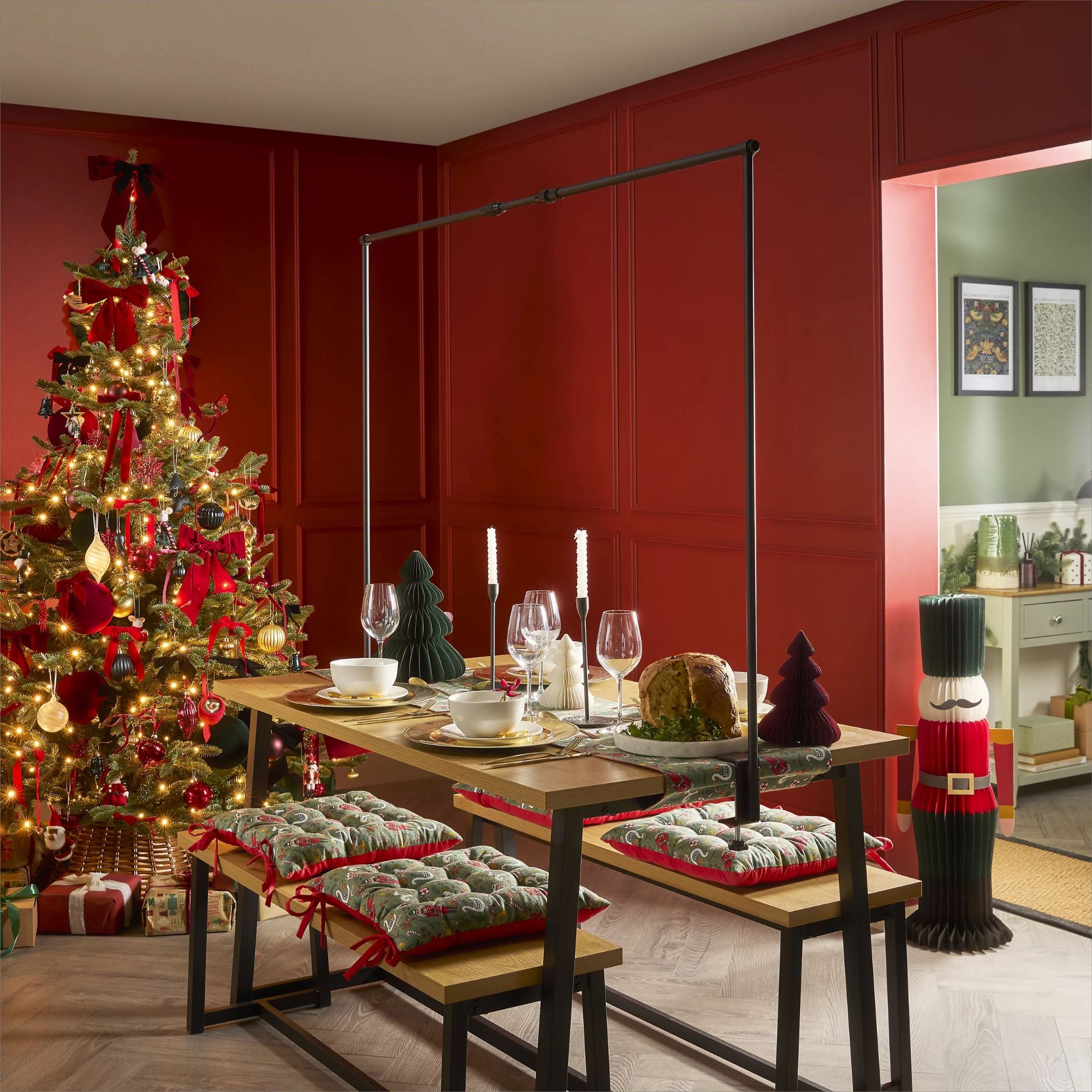 1.95m Black Metal Extendable Christmas Table Display Pole with Adjustable Sizes