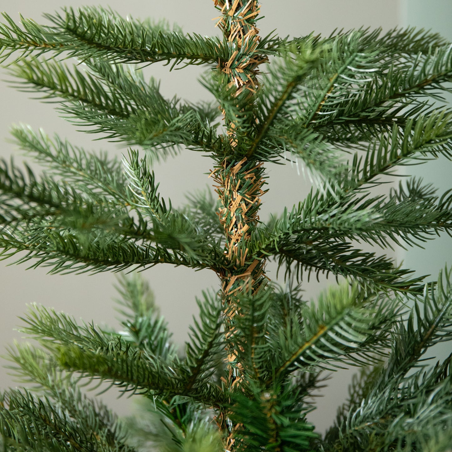 4ft (1.2m) Green Grandis Fir Real Look Christmas Tree with Metal Stand
