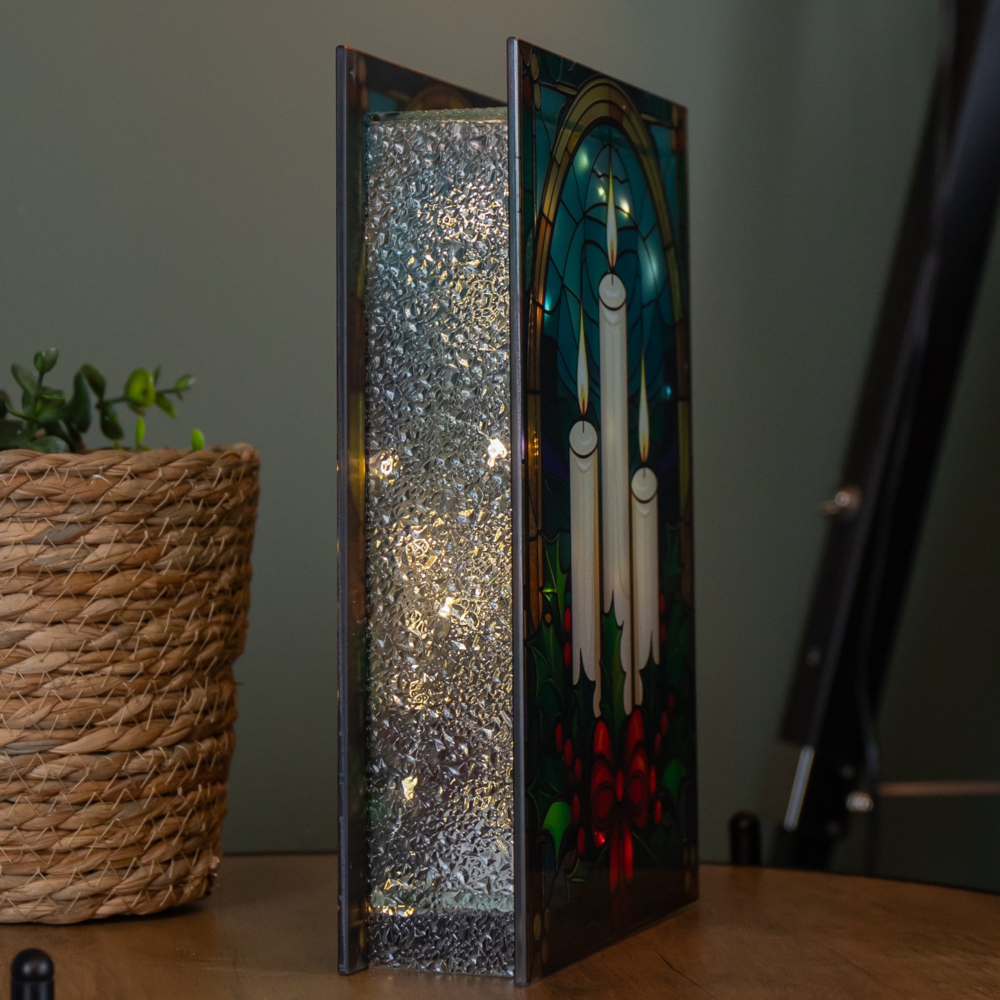 28cm Battery Powered Light up Glass Christmas Decoration with Candles & Warm White LEDs