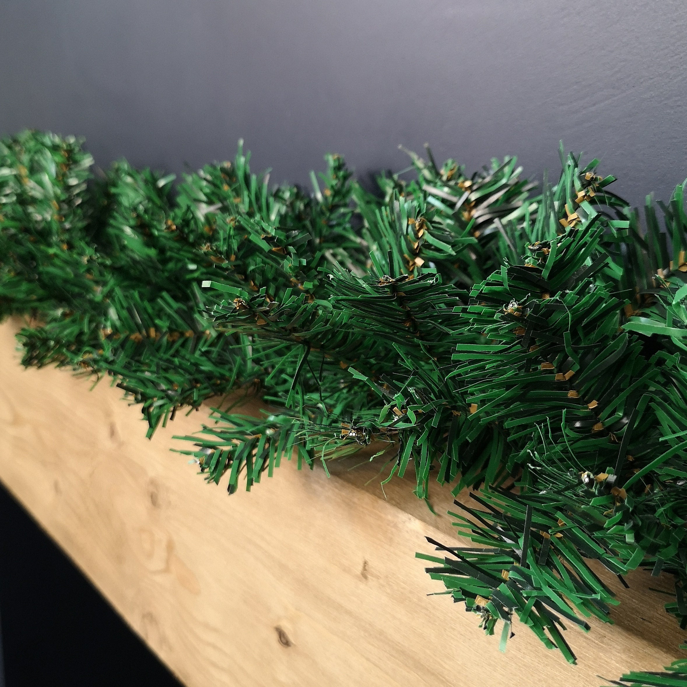 2.7m Plain Green Christmas Garland with 260 Tips