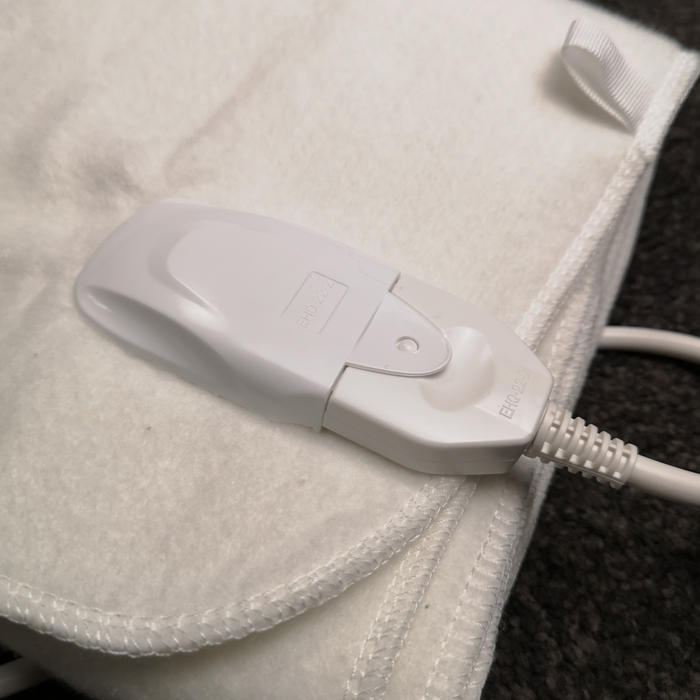 60cm 35W Single White Electric Blanket Throw with Temperature Settings