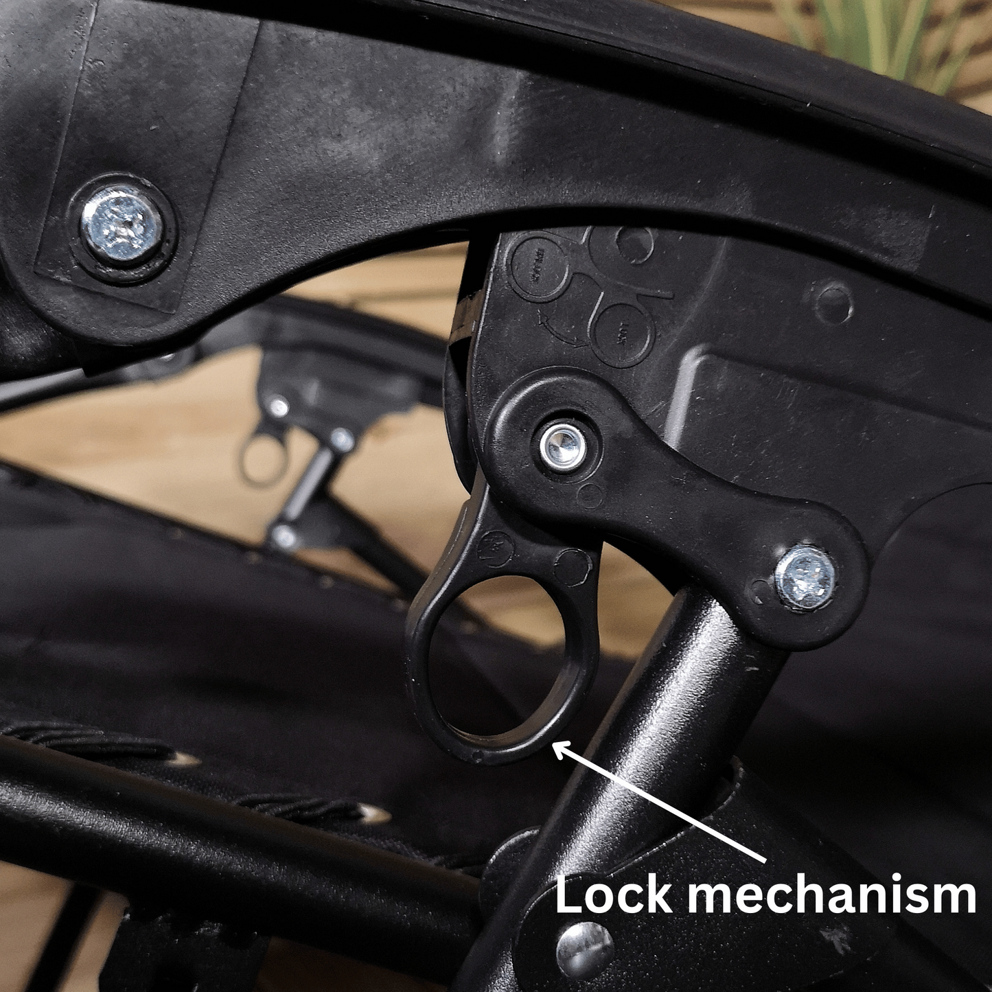 Luxury Padded Multi Position Zero Gravity Garden Relaxer Chair Lounger in All Black