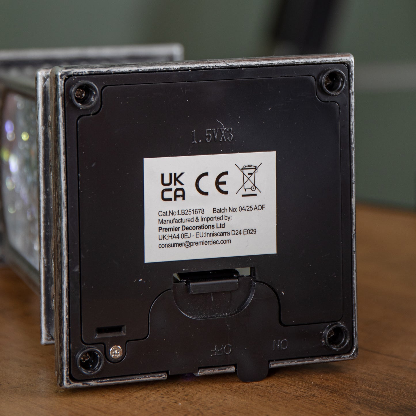 21cm Dual Powered Light up Silver Water Spinner with Robins on Christmas Tree & White LEDs