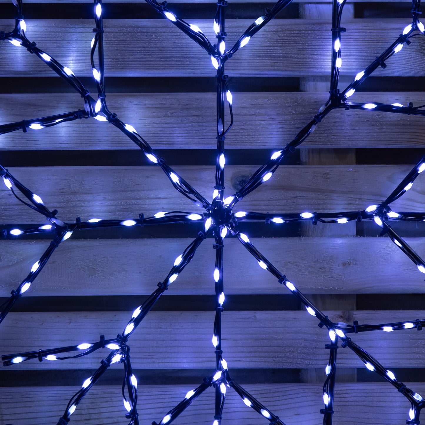 61cm Light up Twinkling Christmas Snowflake with 196 White LEDs