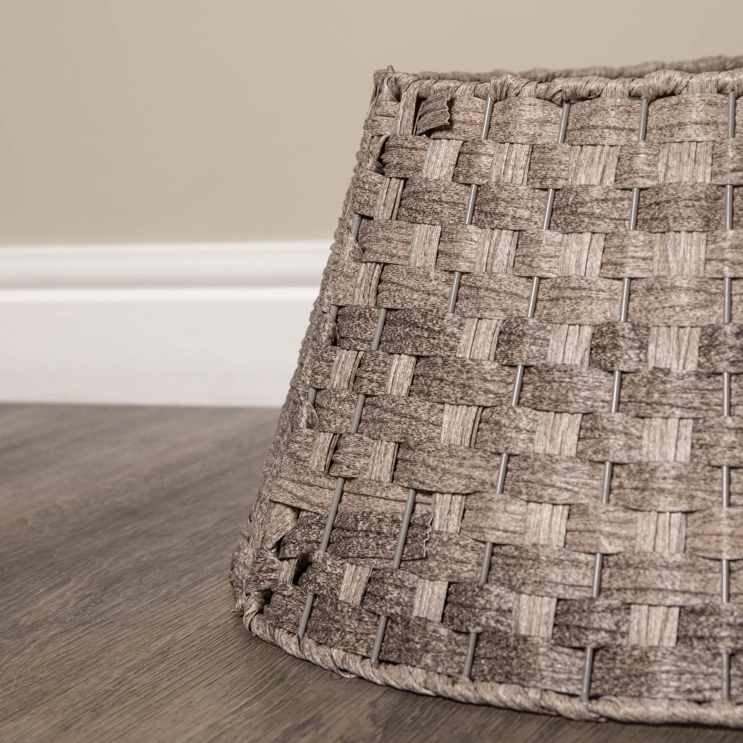 40/58cm Samuel Alexander Medium KD Plastic Wicker Rattan Woven Christmas Tree Skirt in Grey