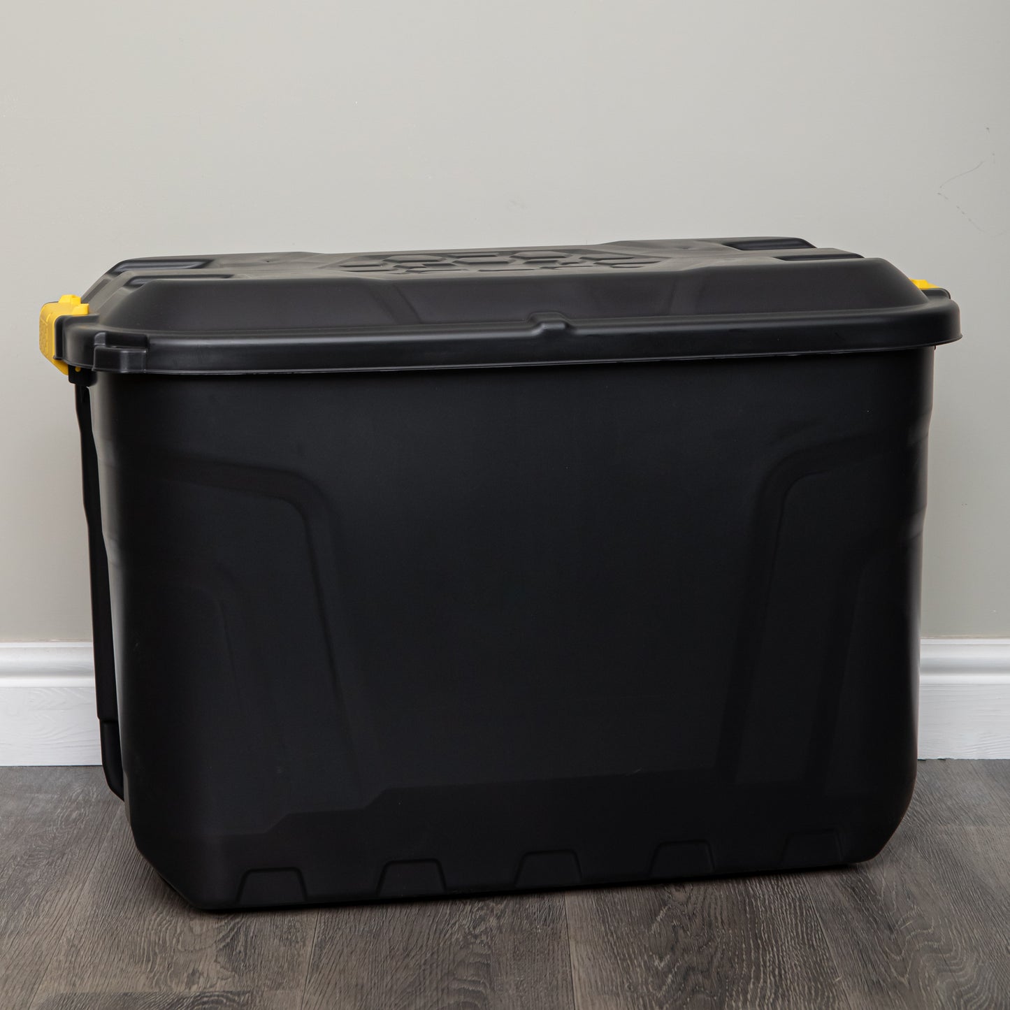 110L Heavy Duty Lockable, Stackable Storage Chest Trunk on Wheels with Clips in Black
