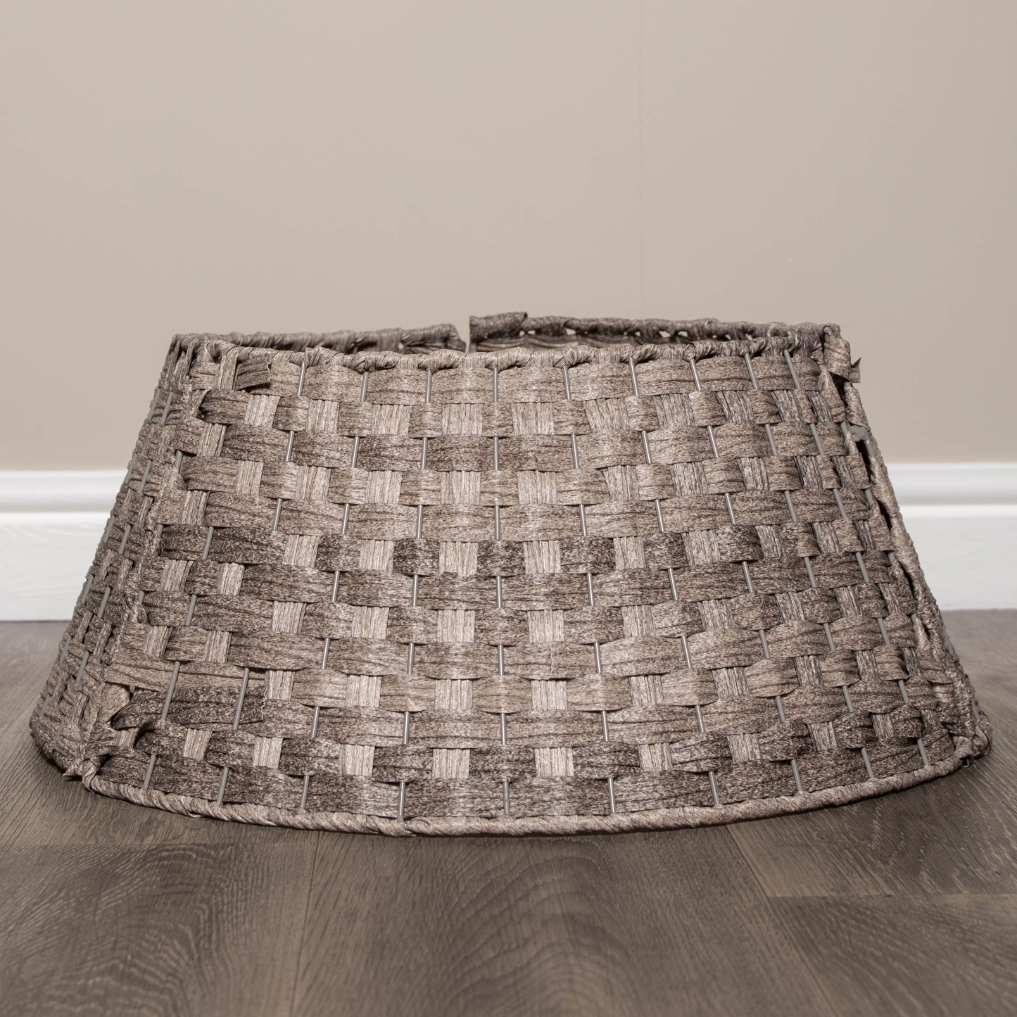 40/58cm Samuel Alexander Medium KD Plastic Wicker Rattan Woven Christmas Tree Skirt in Grey