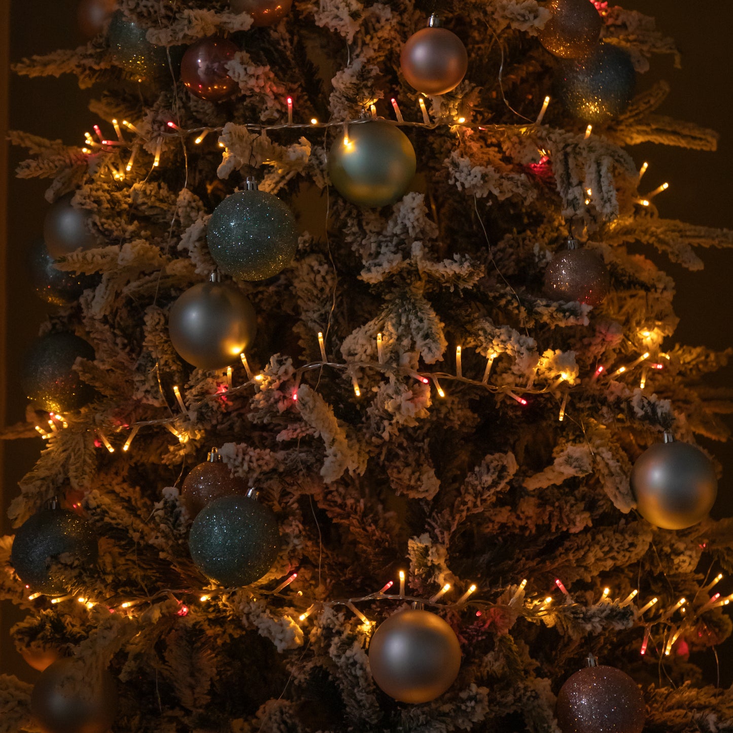 18.7m 750 LED TreeBrights Christmas String Lights with Timer in Vintage Gold and Red on Clear Cable