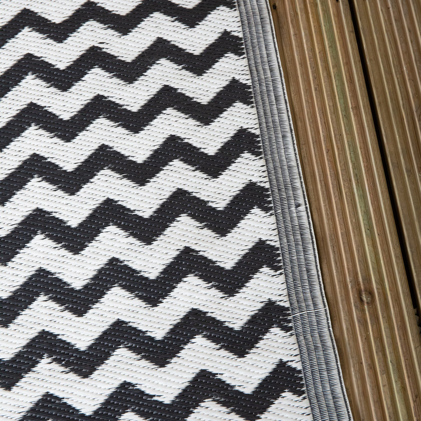 1.5m x 2.1m Atlantis Large Outdoor Alfresco Patio Rug Mat in Onyx