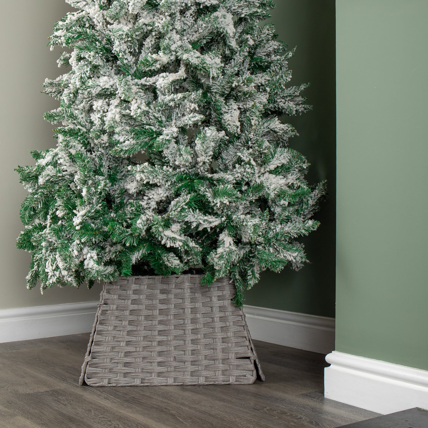 47cm x 46cm Samuel Alexander Foldable Rattan Christmas Tree Skirt in Grey