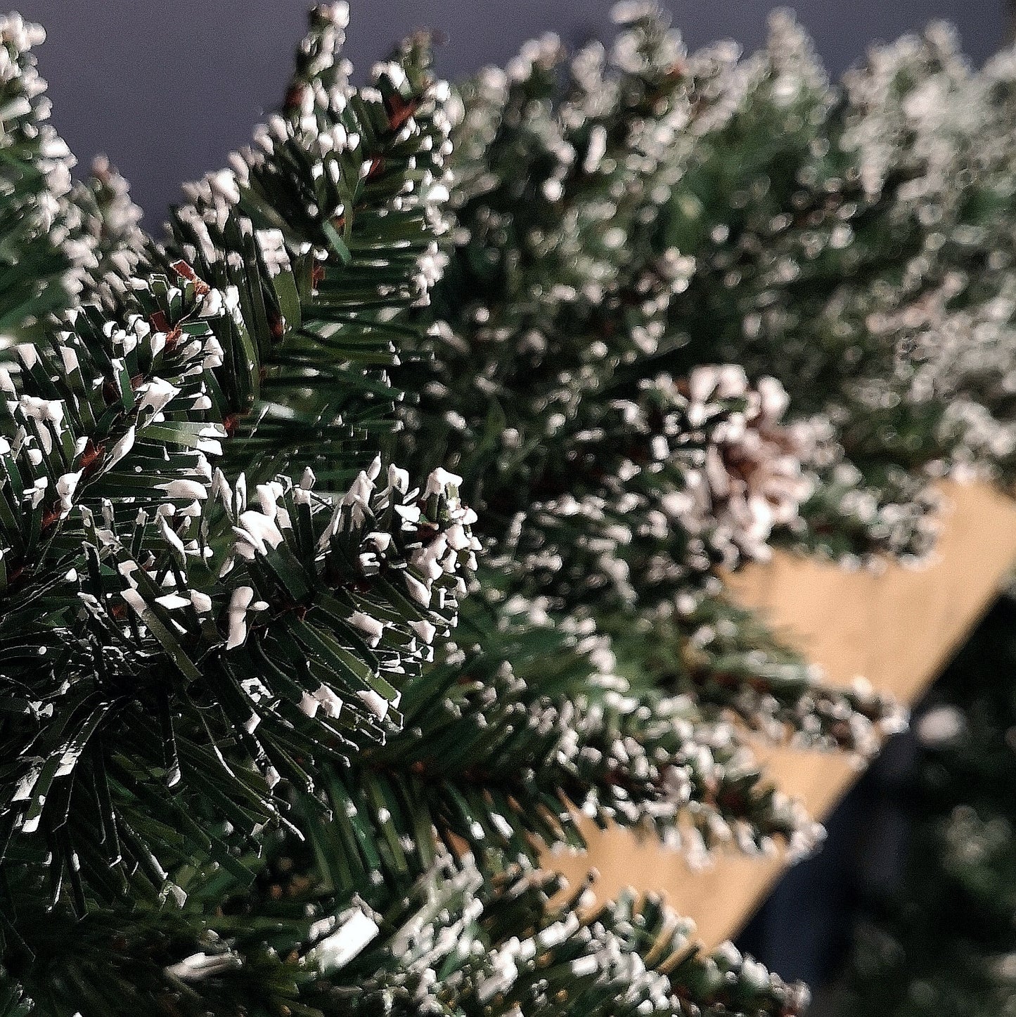 Premier Christmas Rocky Mountain Garland 2.7m  Snow Flocked with Cones