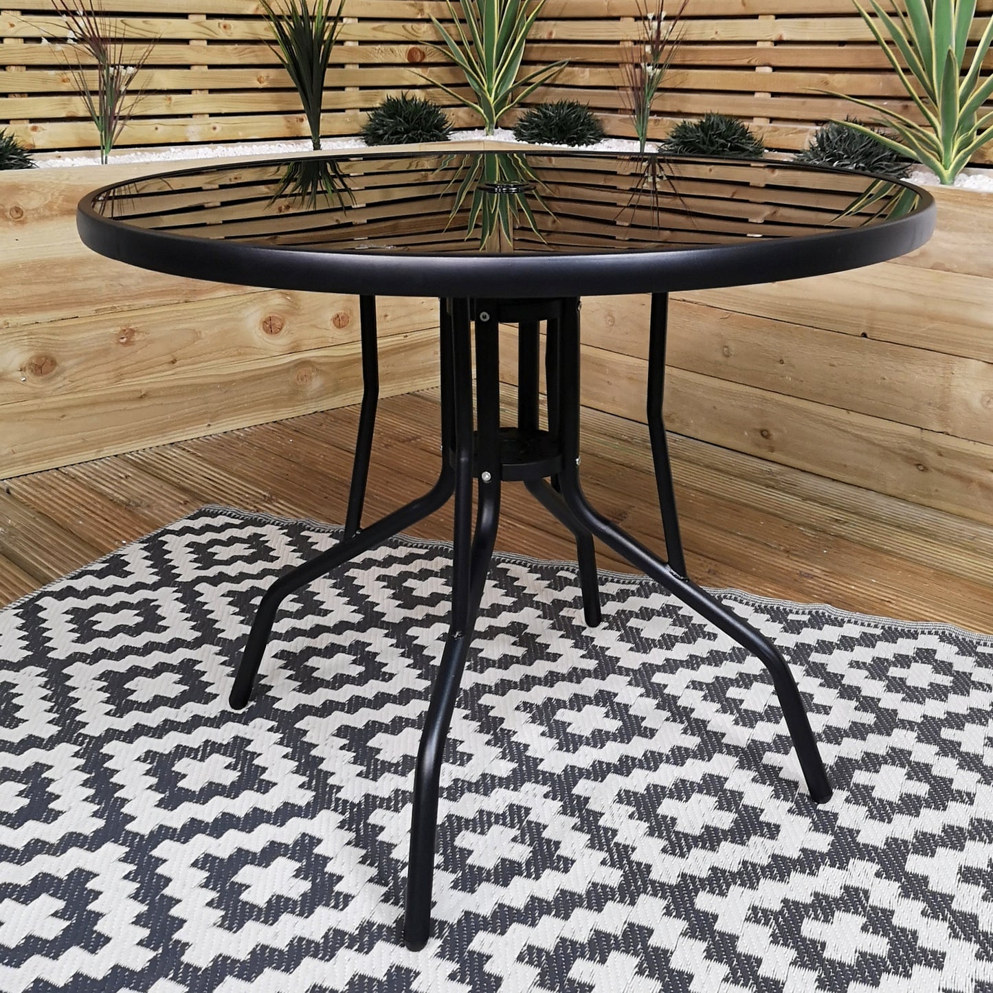 Outdoor 4 Person Round Glass Top Garden Dining Table Chairs With Beige Banana Parasol and Base