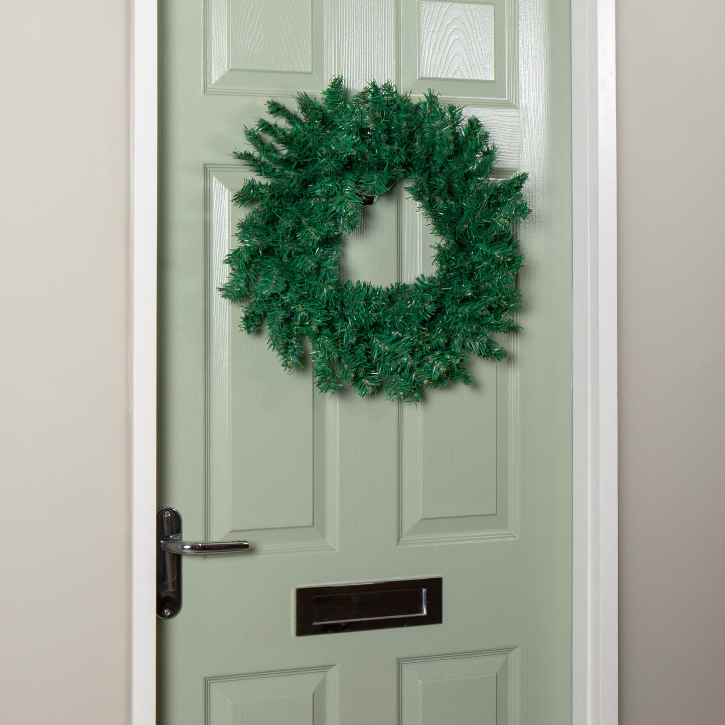 50cm Hanging Plain Green Christmas Wreath with 140 Tips