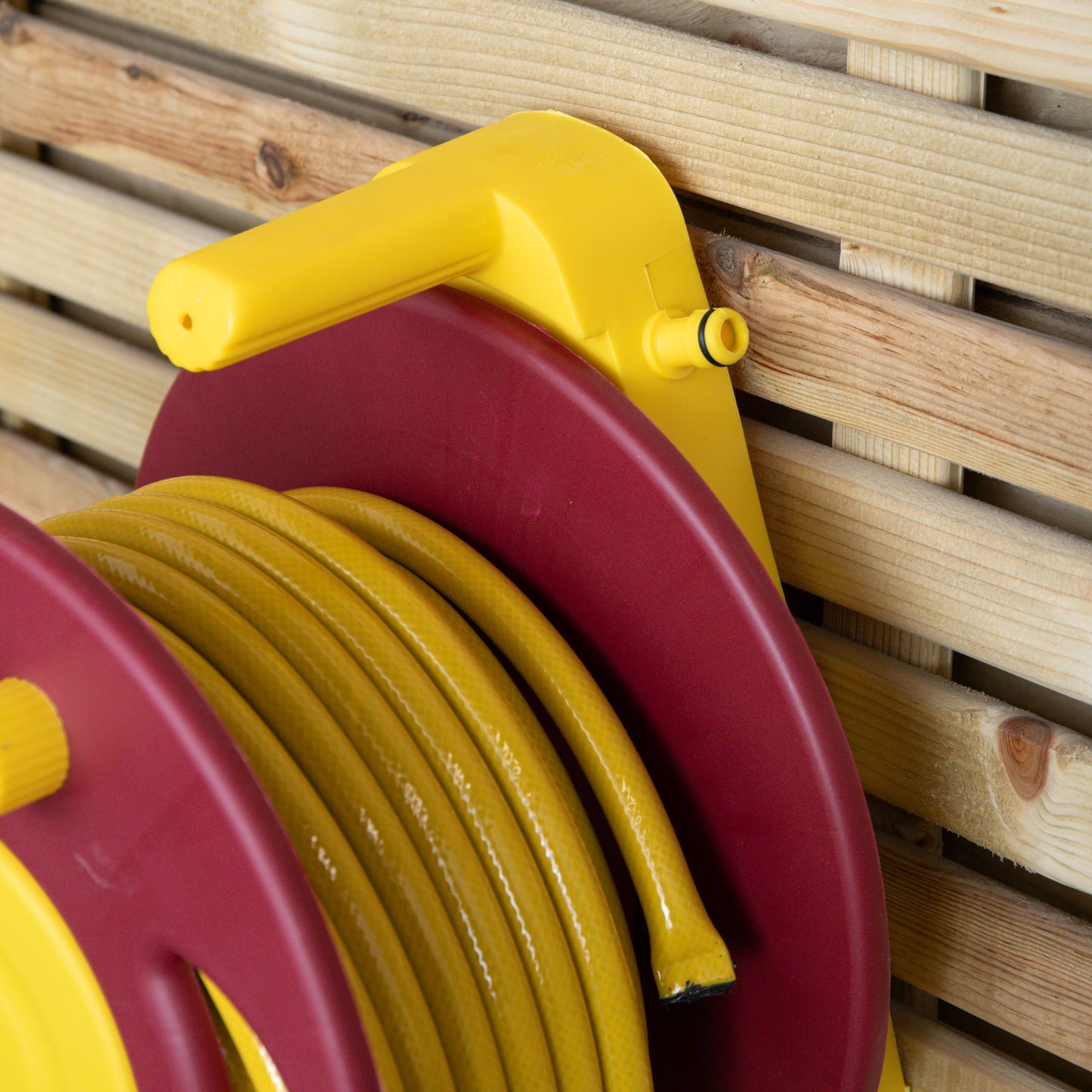 15m Pro Wall Mounted Garden Hose Pipe with Spray Nozzle & Storage Reel