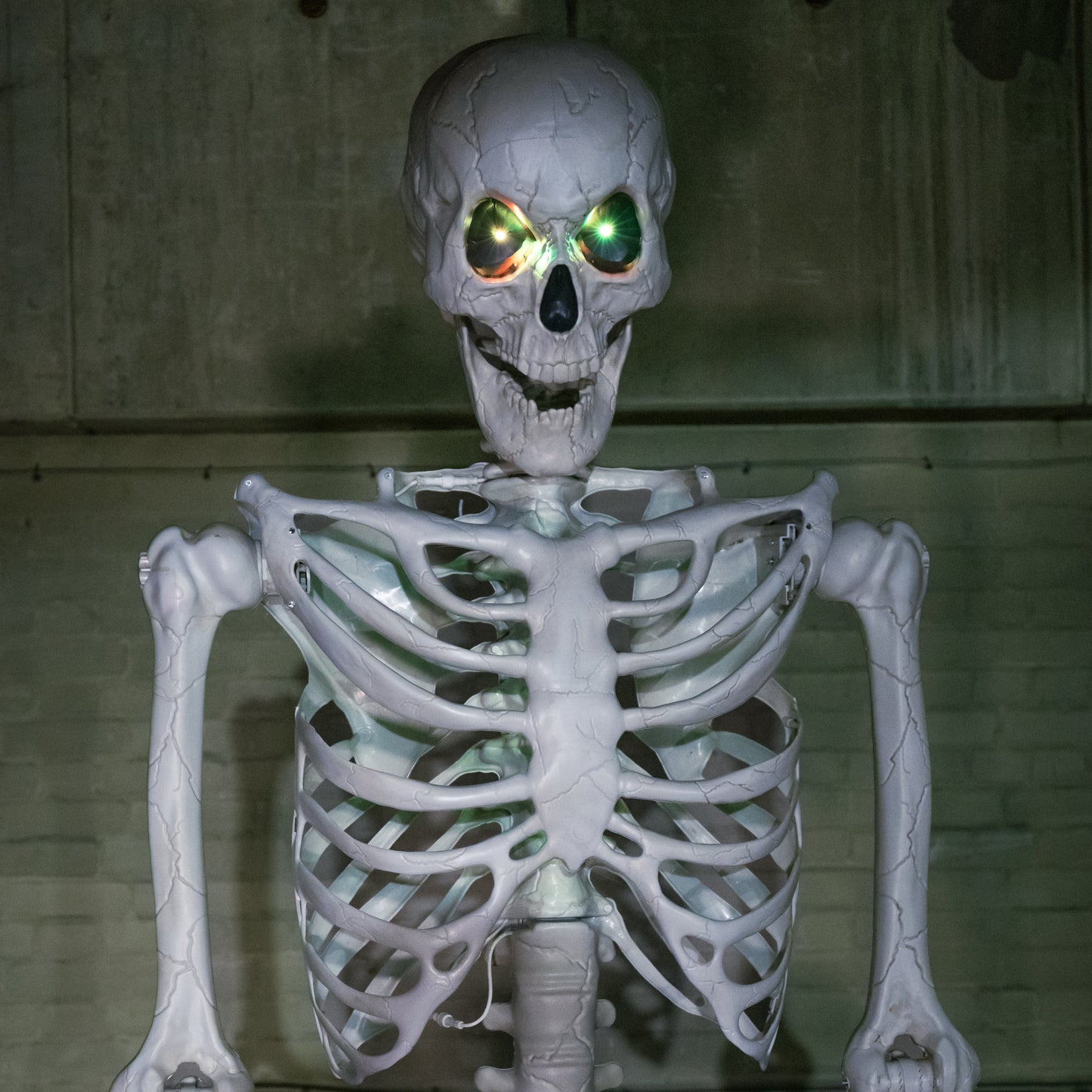 10ft (3m) Posable Full Body Skeleton Halloween Decoration with Movable Arms and LED Eyes