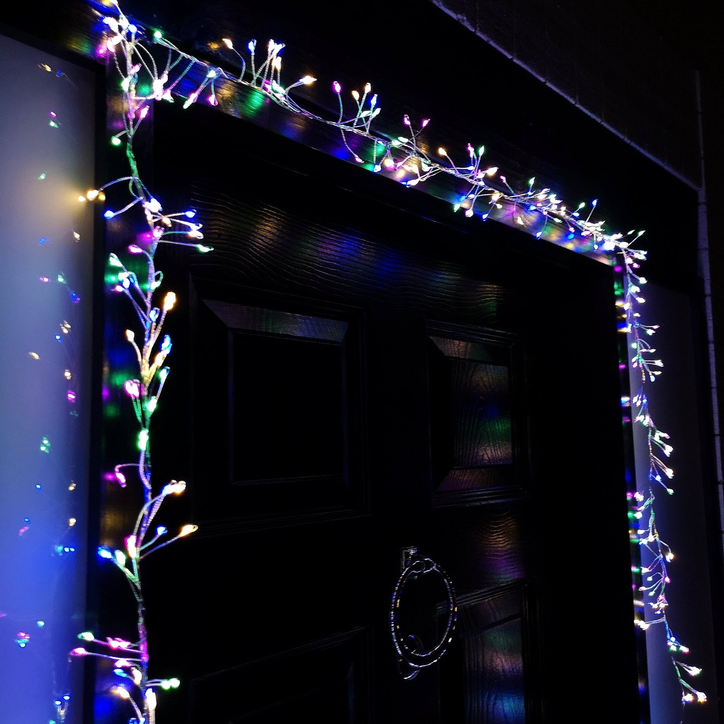 Factory Seconds: 5.5m 880 LED Indoor Outdoor Christmas Door Lights in Multi-Coloured