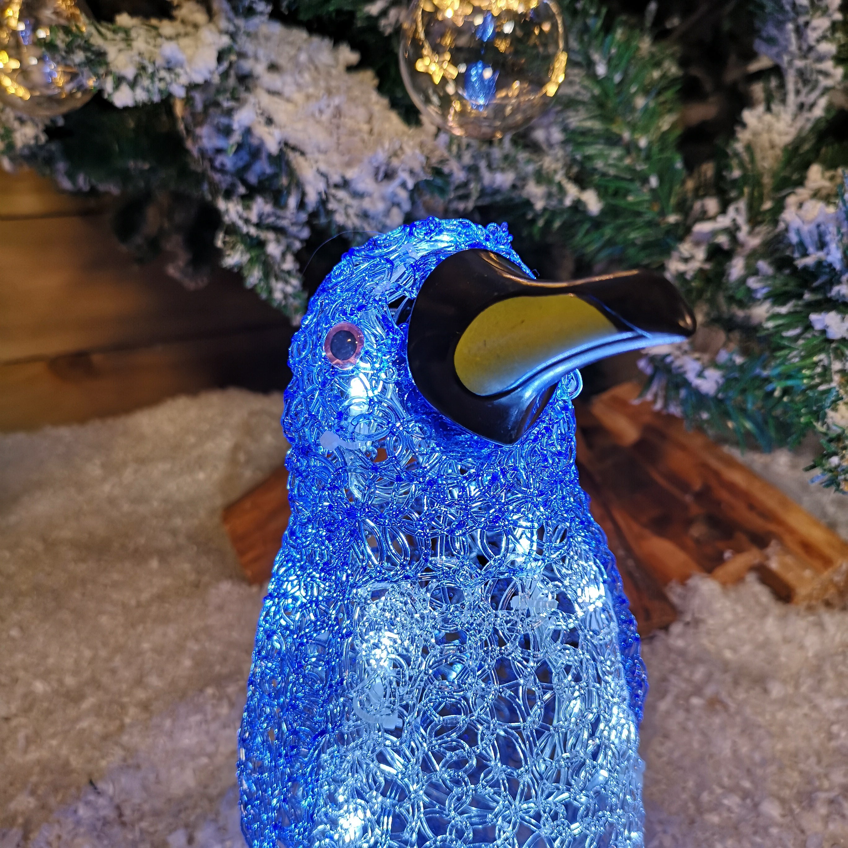 37cm LED Indoor Outdoor Acrylic Penguin Christmas Decoration