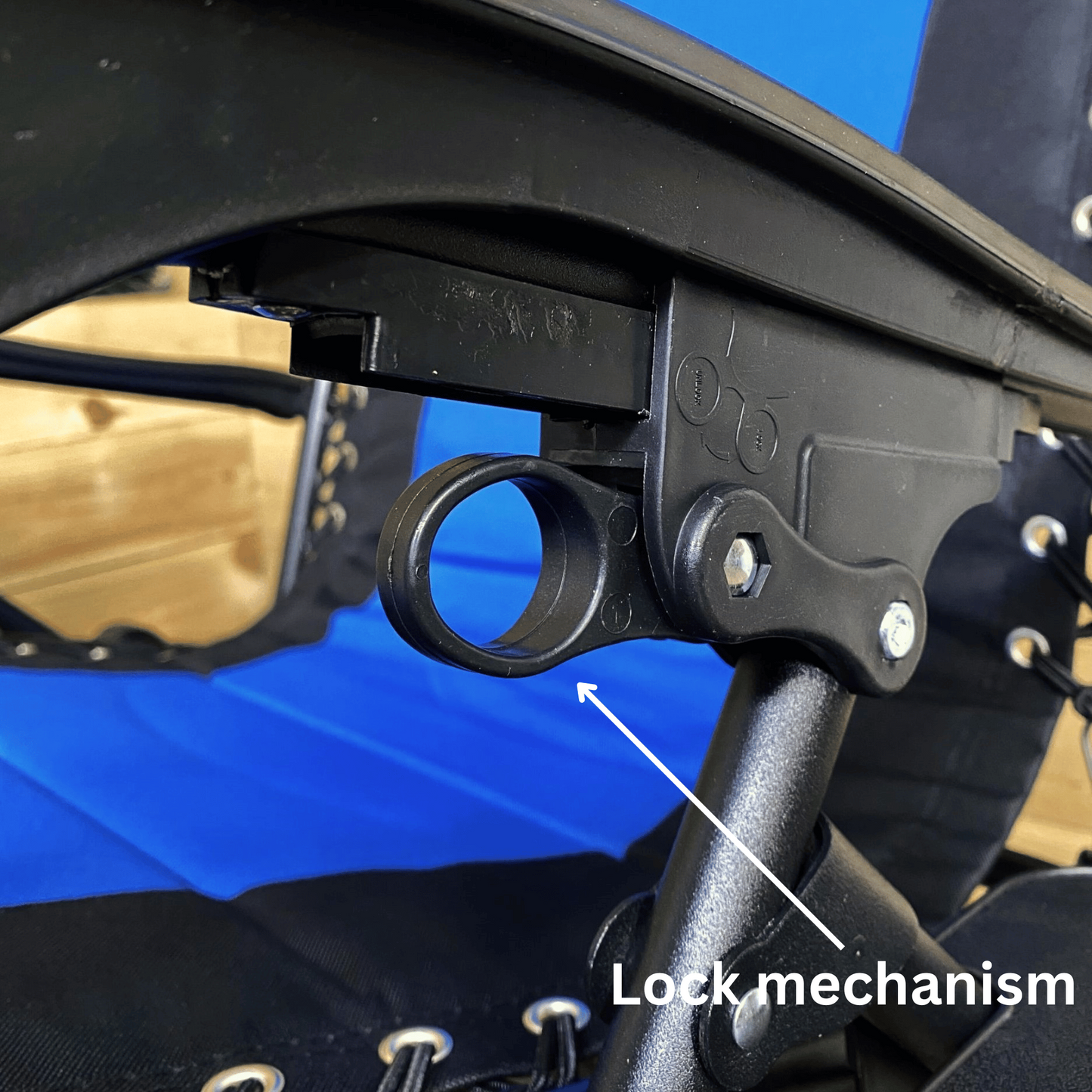 Luxury Padded Multi Position Zero Gravity Garden Relaxer Chair Lounger in Blue & Black