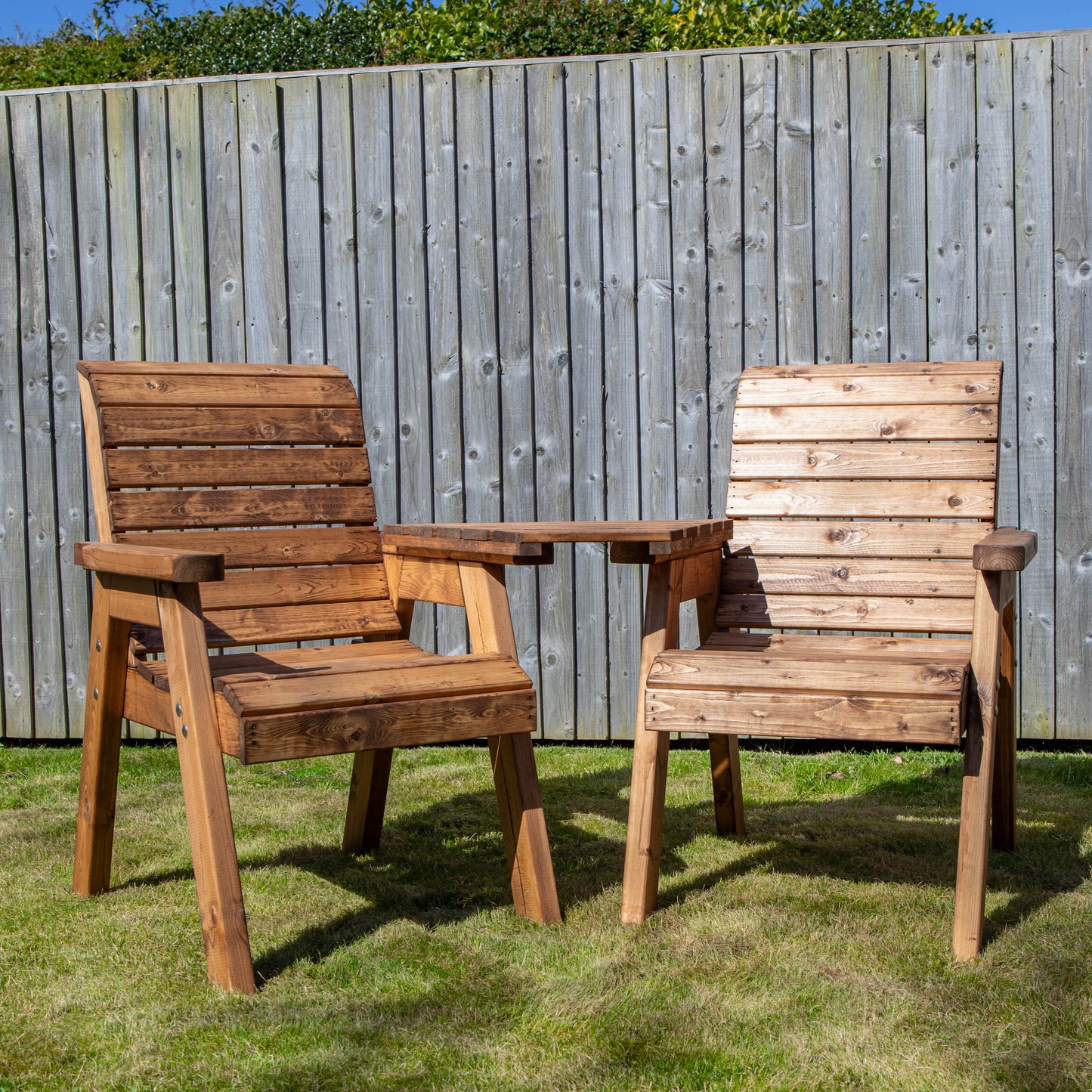 Charles Taylor Hand Made 2 Seater Chunky Rustic Wooden Garden Furniture Love Seat with Tray Assembled