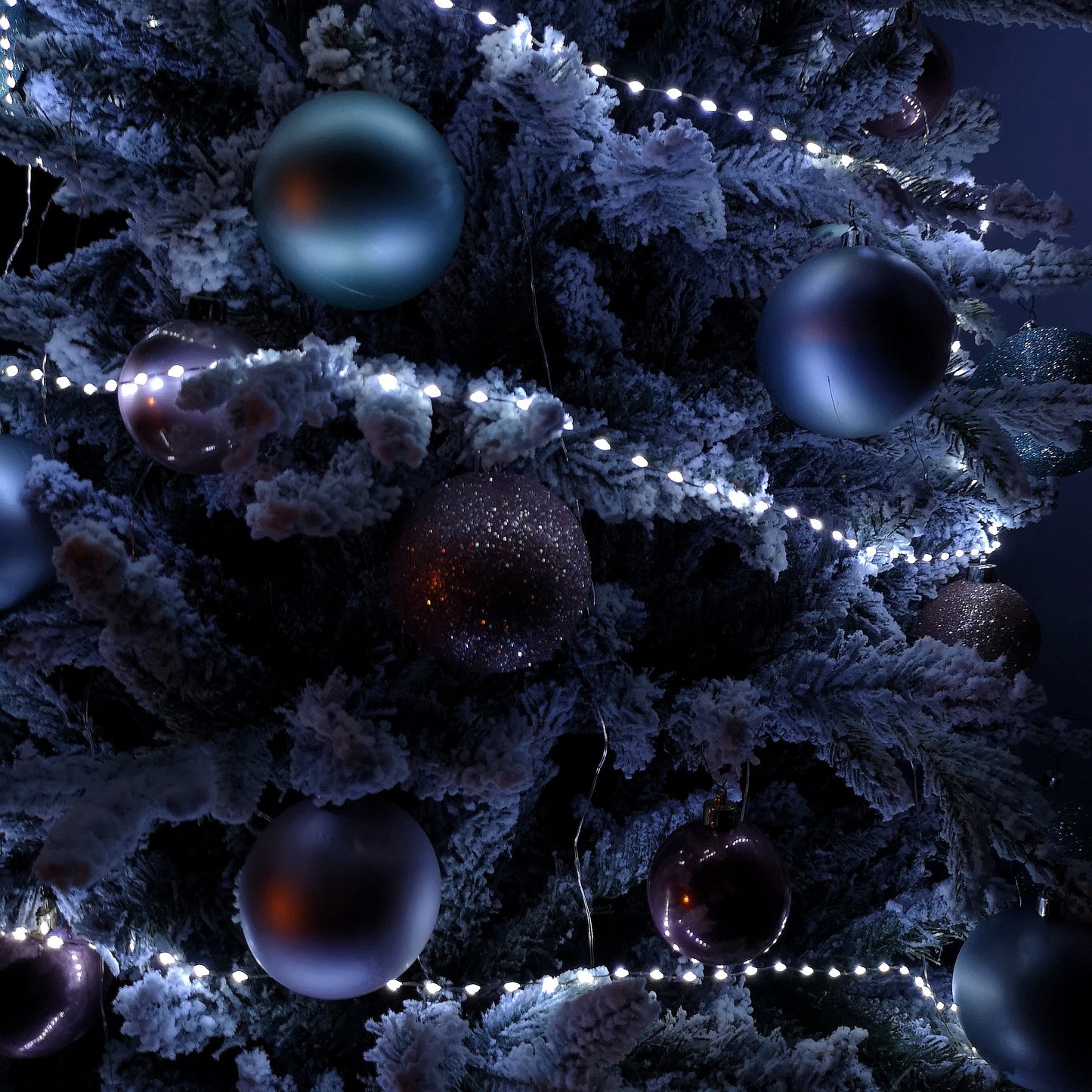 12.8m Compact MicroBrights Christmas Lights with 800 LEDs in White