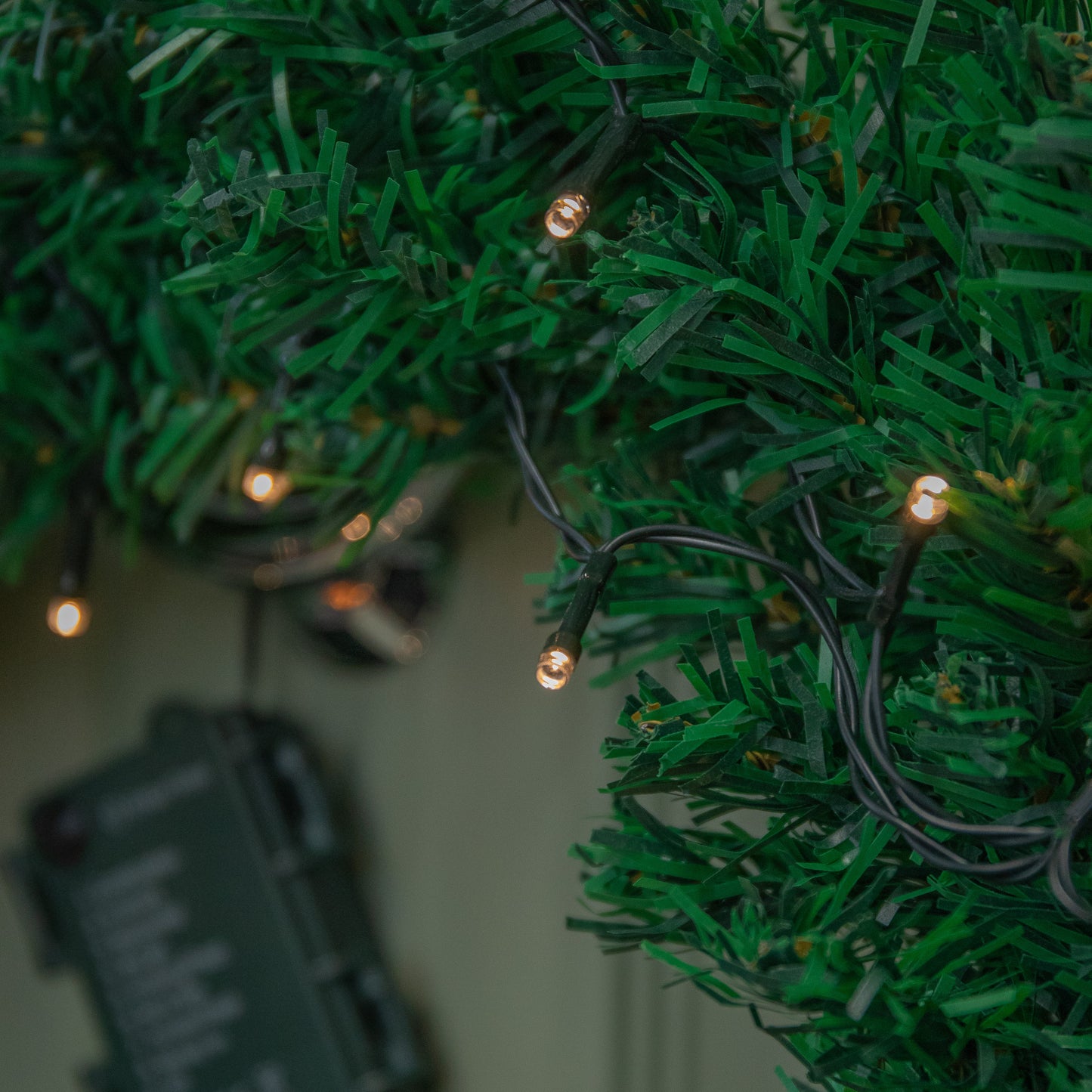 60cm Pre Lit Plain Green Christmas Wreath with Warm White LEDs and 160 Tips