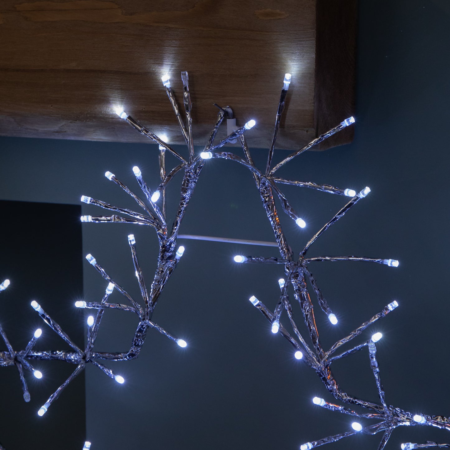 60cm Light up Silver Christmas Star Silhouette with Static & Flashing Ice White LEDs