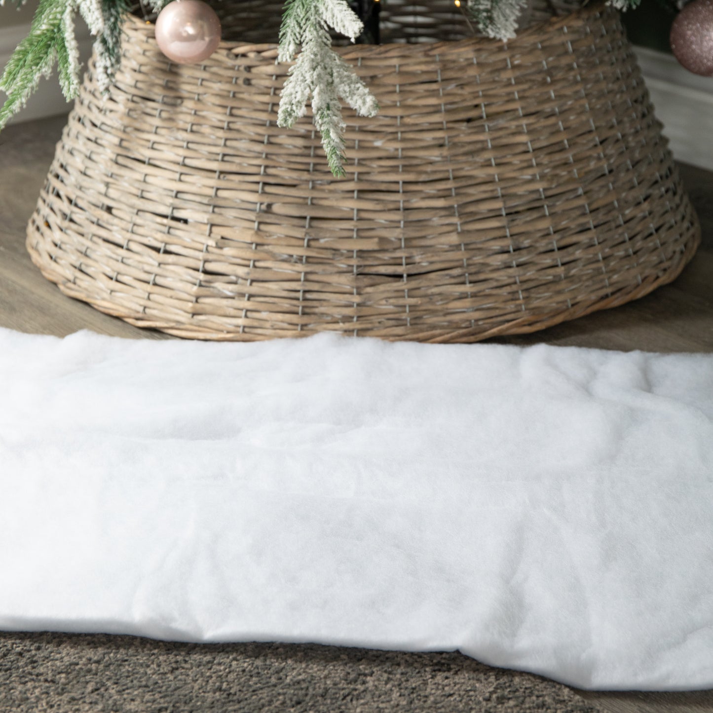 1m x 1m Roll of White Christmas Faux Snow Effect Blanket Table Drape