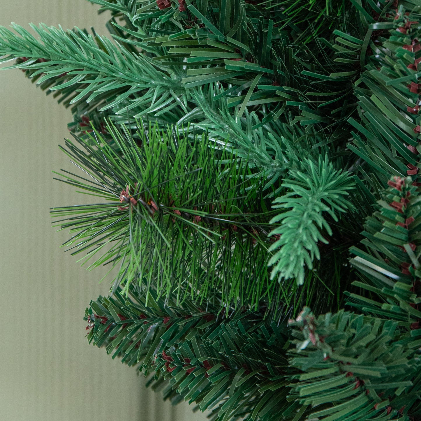 50cm Festive Green Norfolk Pine Christmas Wreath PE/PVC Tips