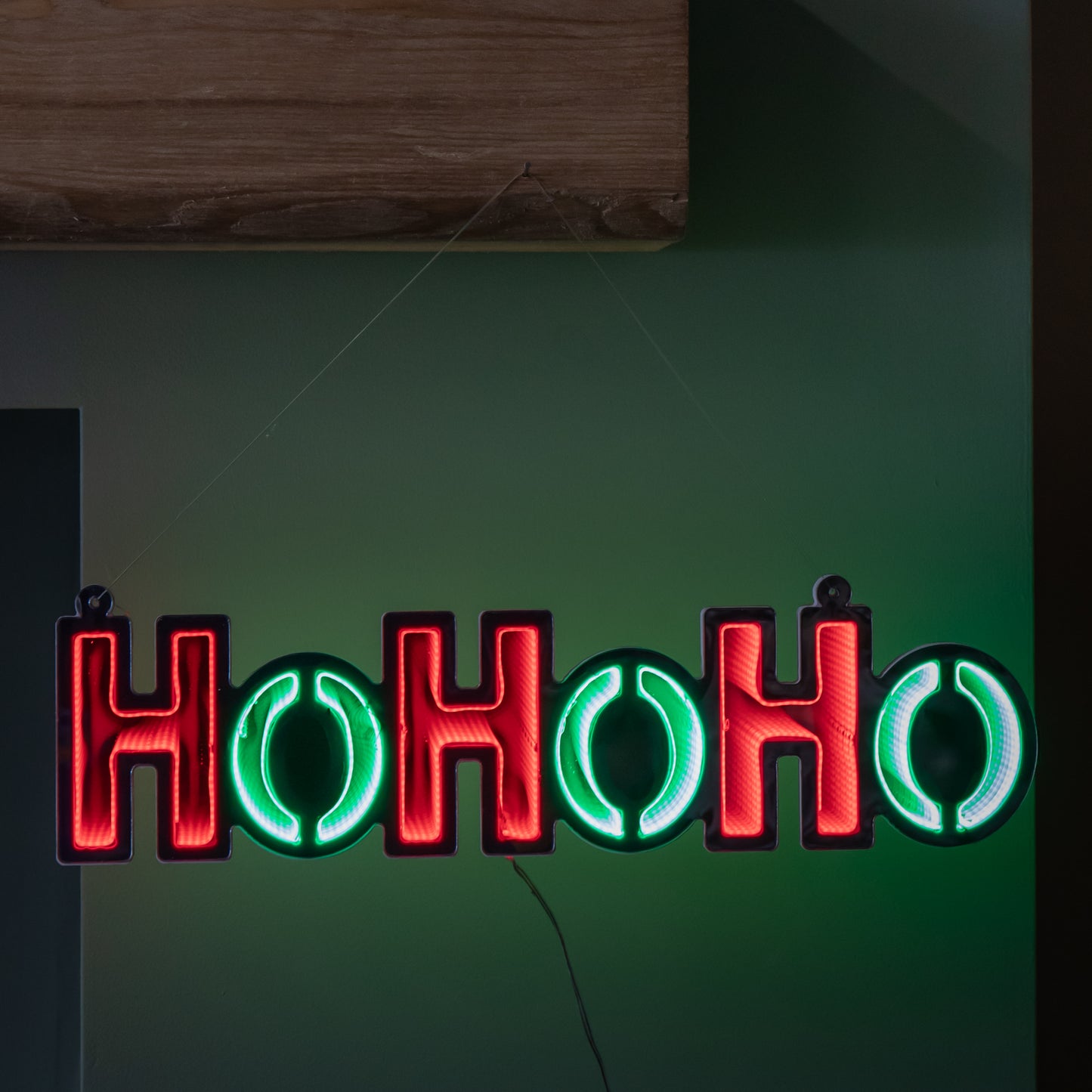 40cm Light up Hanging Ho Ho Ho Christmas Infinity Mirror Sign with Red and Green LEDs