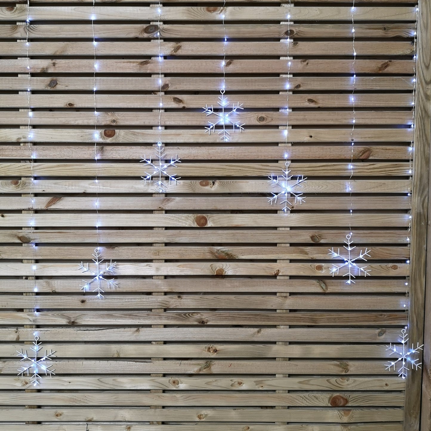 1.2m Battery Operated Snowflake Curtain Christmas Lights with 147 White LEDs