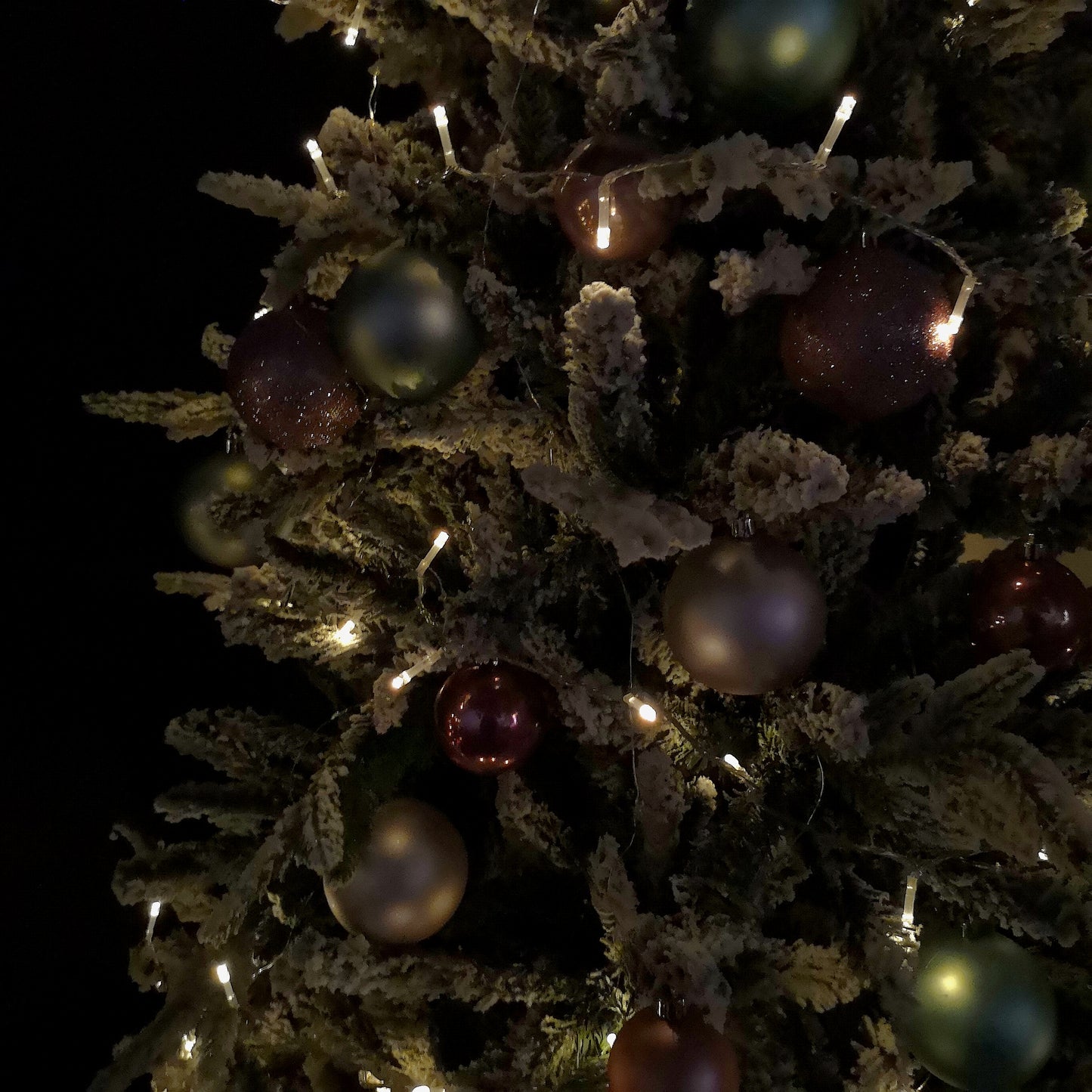 20m Battery Operated Indoor Outdoor Christmas String Lights with 200 LEDs in Warm White