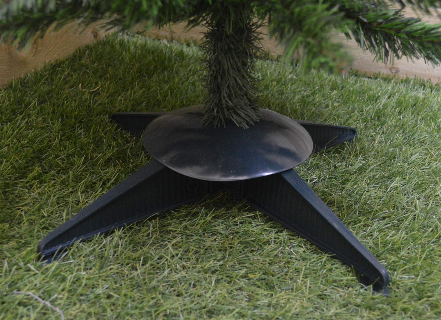 Factory Seconds: 4ft (1.2m) Pencil Style Slim Artificial Christmas Tree in Green
