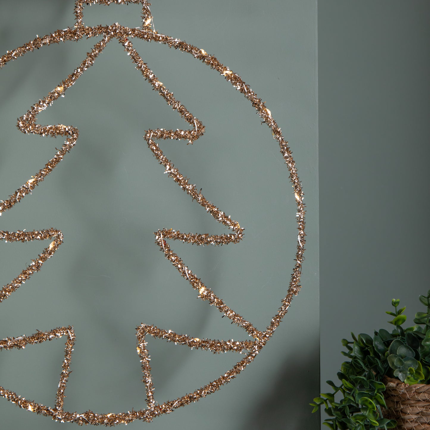 49cm Battery Powered Light up Gold Christmas Tree Ball with Twinkling LEDs