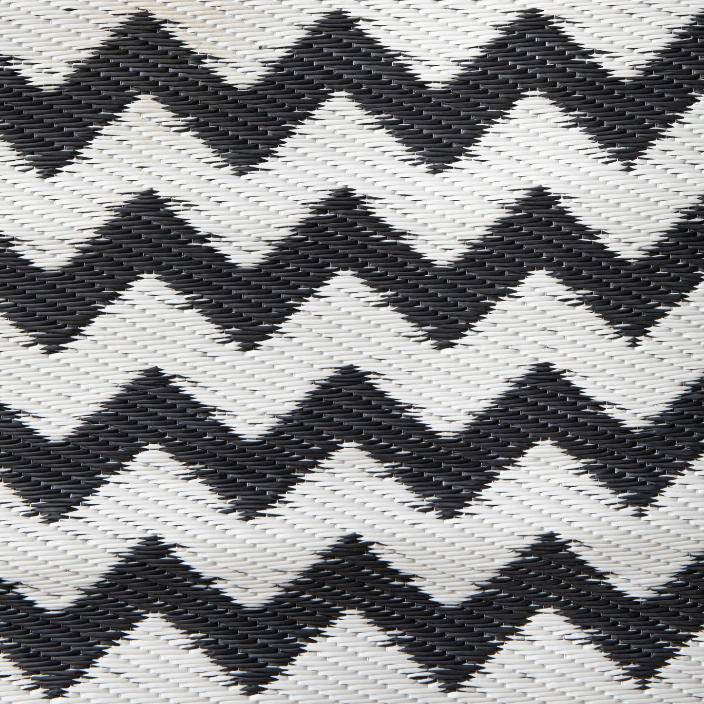1.5m x 2.1m Atlantis Large Outdoor Alfresco Patio Rug Mat in Onyx