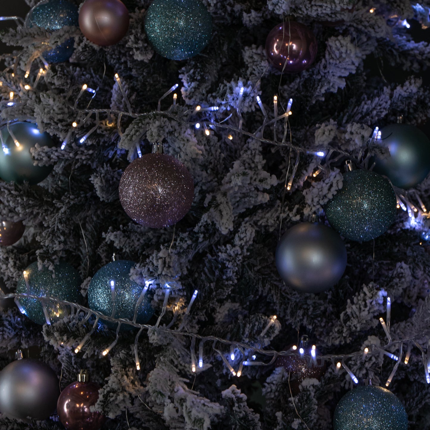 9.3m 720 LED Christmas Cluster String Lights with Timer in White & Warm White on Clear Cable