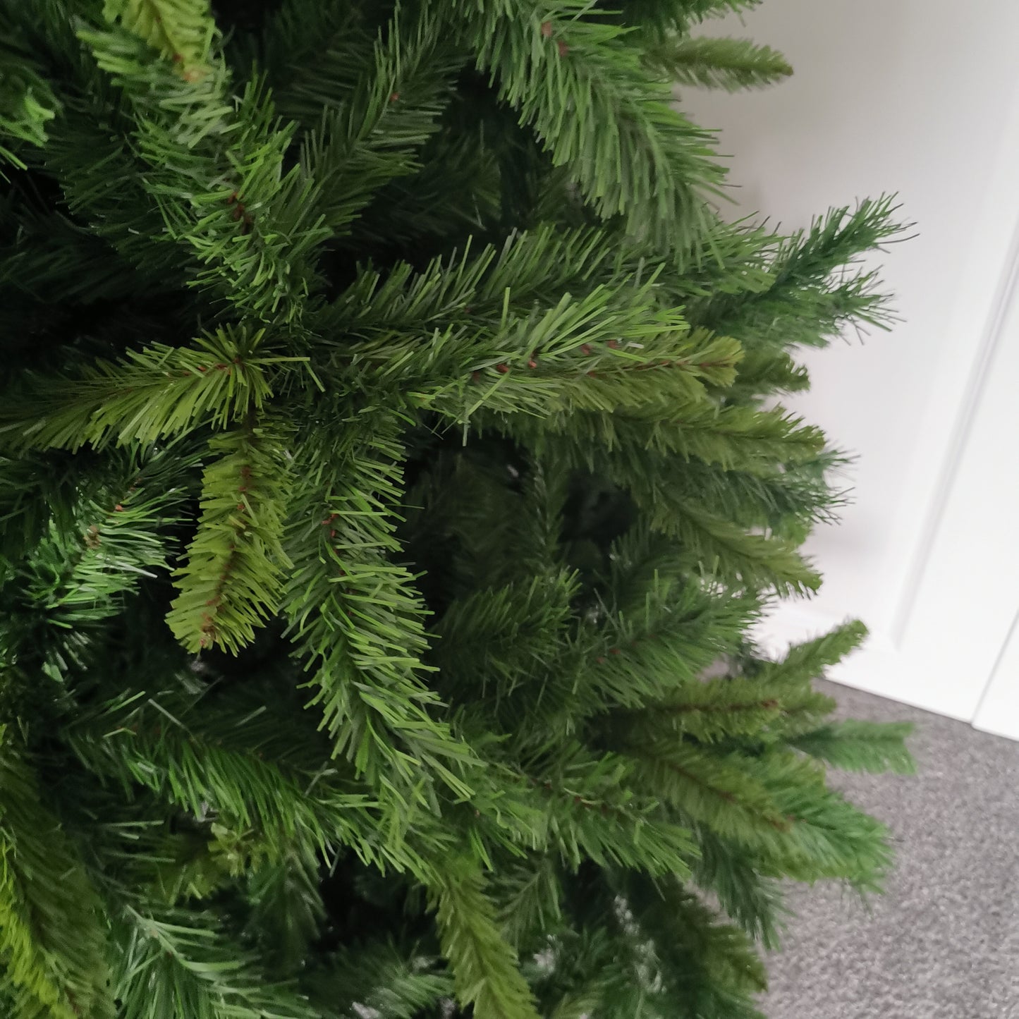 Factory Seconds: 8ft New Duchess Spruce Hinged 1312 Tips Green Christmas Tree