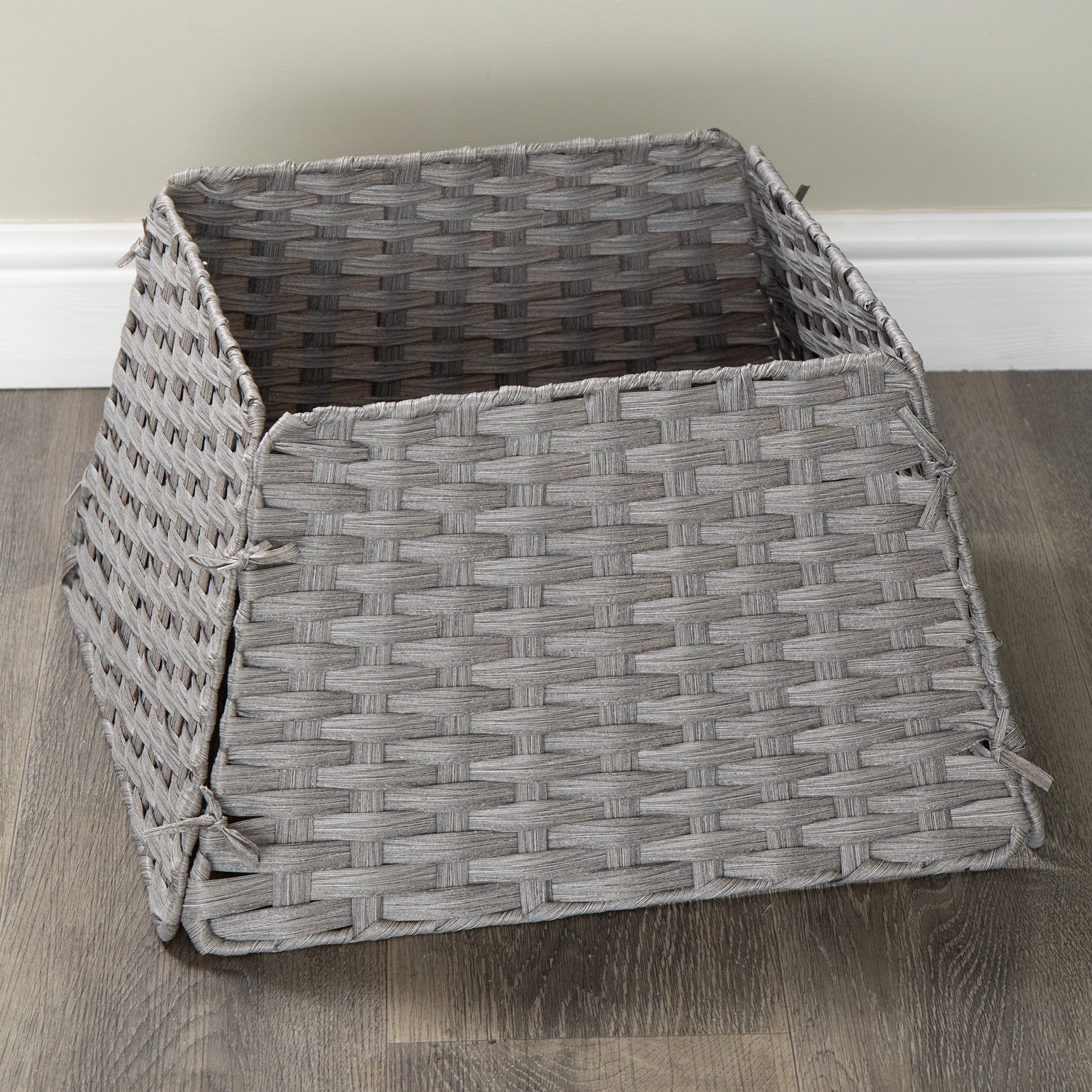 47cm x 46cm Samuel Alexander Foldable Rattan Christmas Tree Skirt in Grey