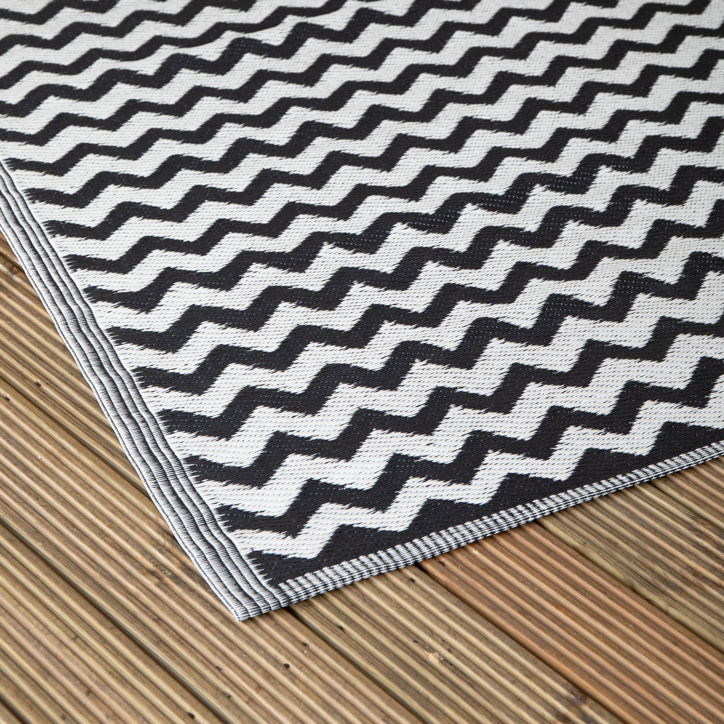 1.5m x 2.1m Atlantis Large Outdoor Alfresco Patio Rug Mat in Onyx