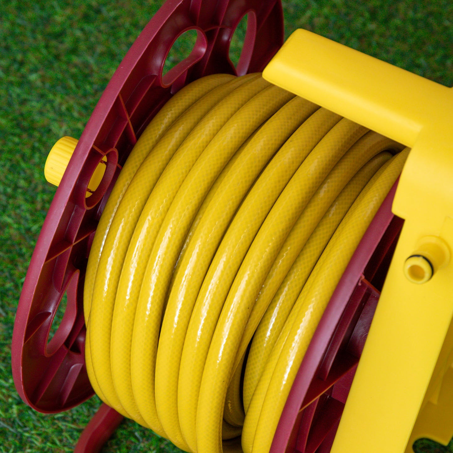 15m Pro Wall Mounted Garden Hose Pipe with Spray Nozzle & Storage Reel