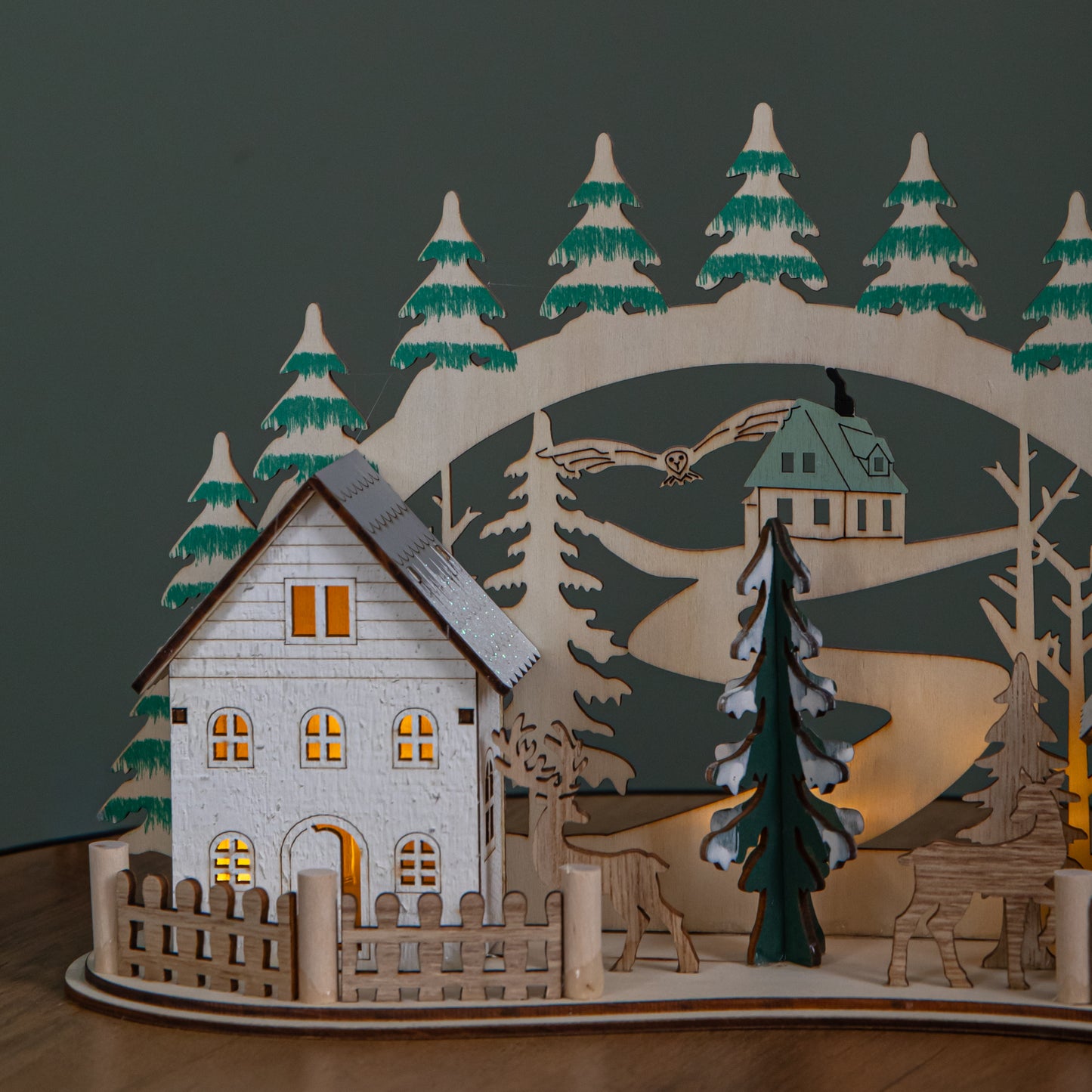 19cm Battery Operated Light up Christmas Wooden Reindeer Village Scene with LEDs