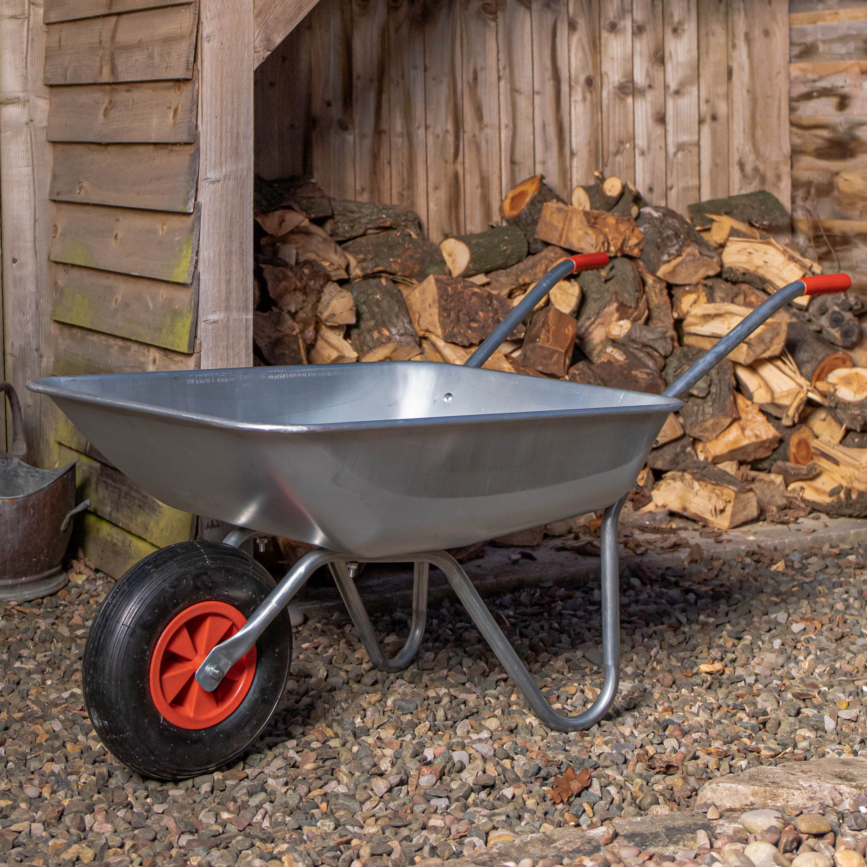 65 Litre 60kg Capacity Galvanised Metal Garden Wheelbarrow with Pneumatic Tyre